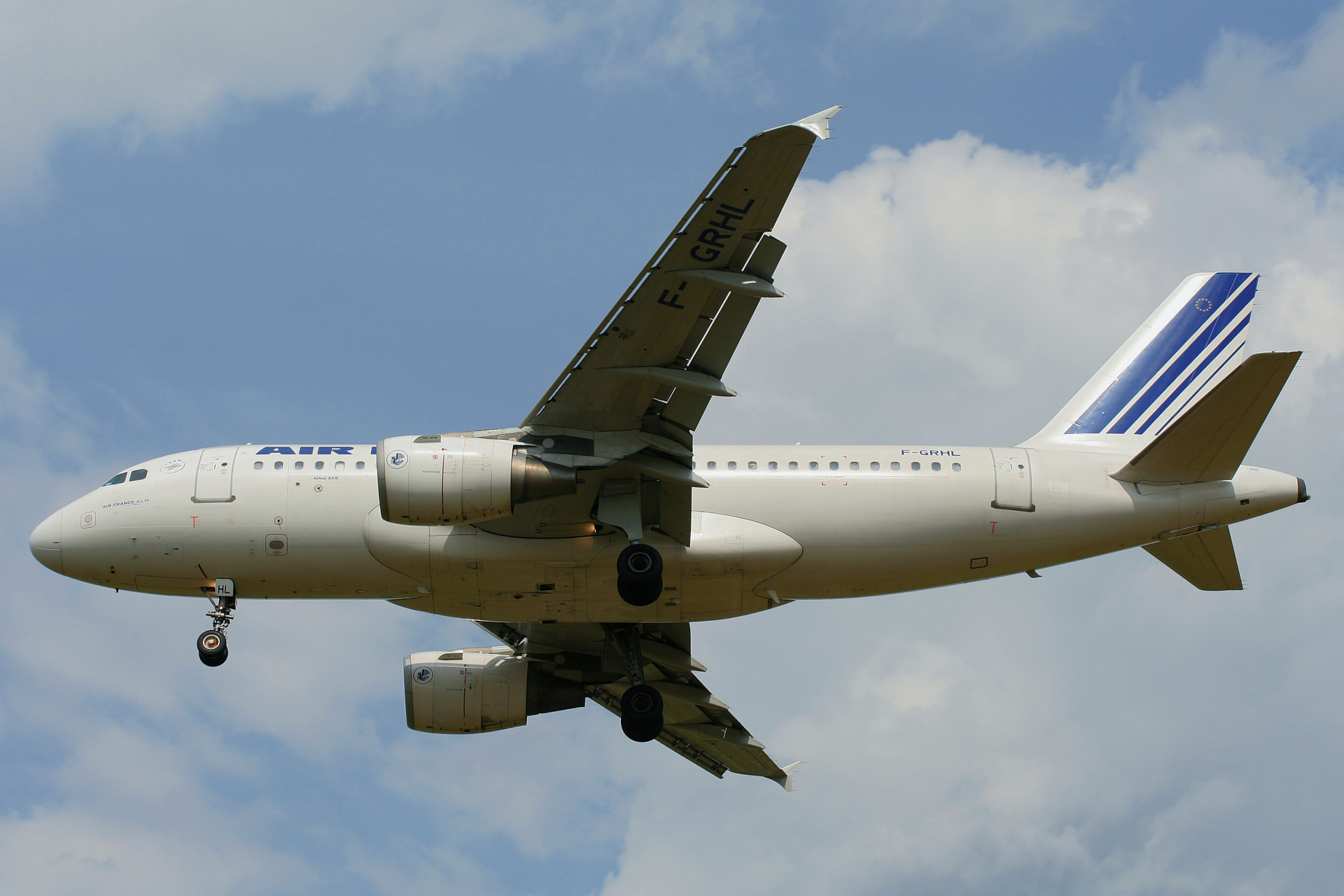 F-GRHL (Aircraft » EPWA Spotting » Airbus A319-100 » Air France)