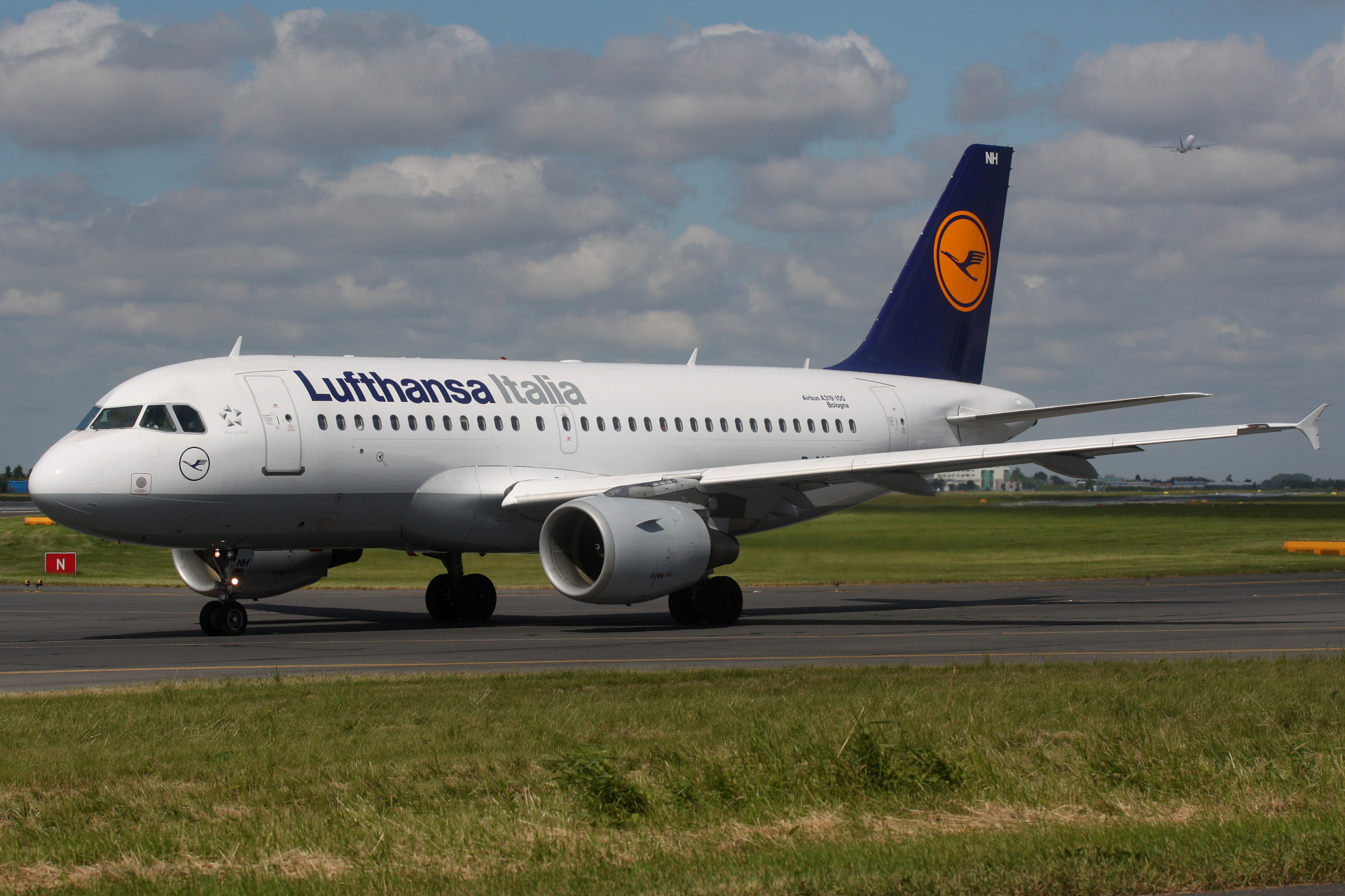 D-AKNH, Lufthansa Italia (Samoloty » Spotting na EPWA » Airbus A319-100)