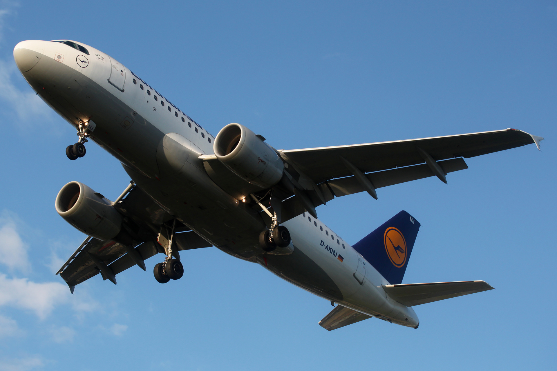 D-AKNJ, Lufthansa Italia (Samoloty » Spotting na EPWA » Airbus A319-100)