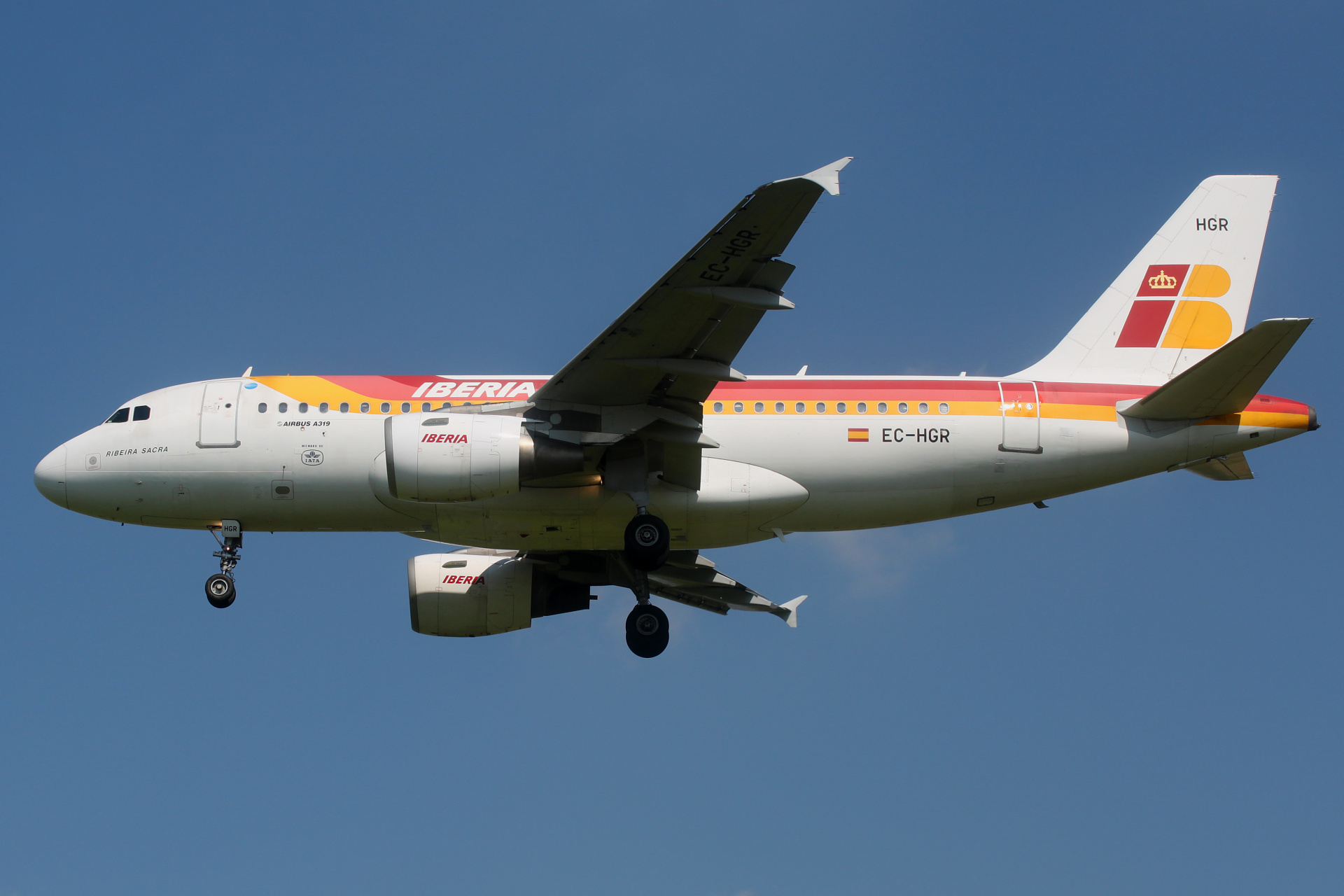 EC-HGR, Iberia (Aircraft » EPWA Spotting » Airbus A319-100)