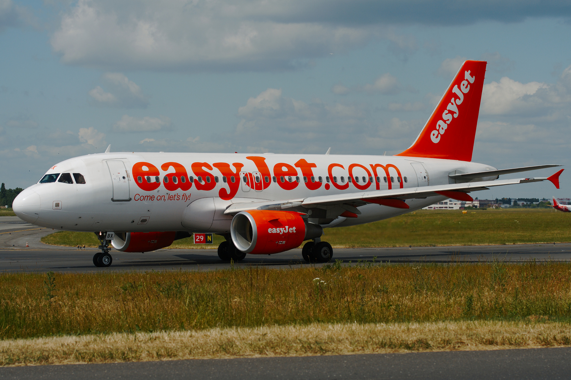 G-EZBX, EasyJet (Samoloty » Spotting na EPWA » Airbus A319-100)