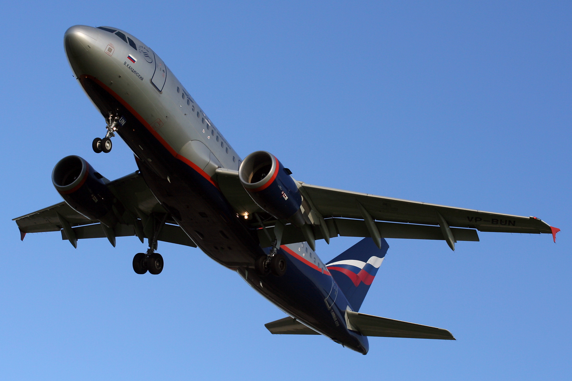 VP-BUN, Aeroflot Russian Airlines (Samoloty » Spotting na EPWA » Airbus A319-100)