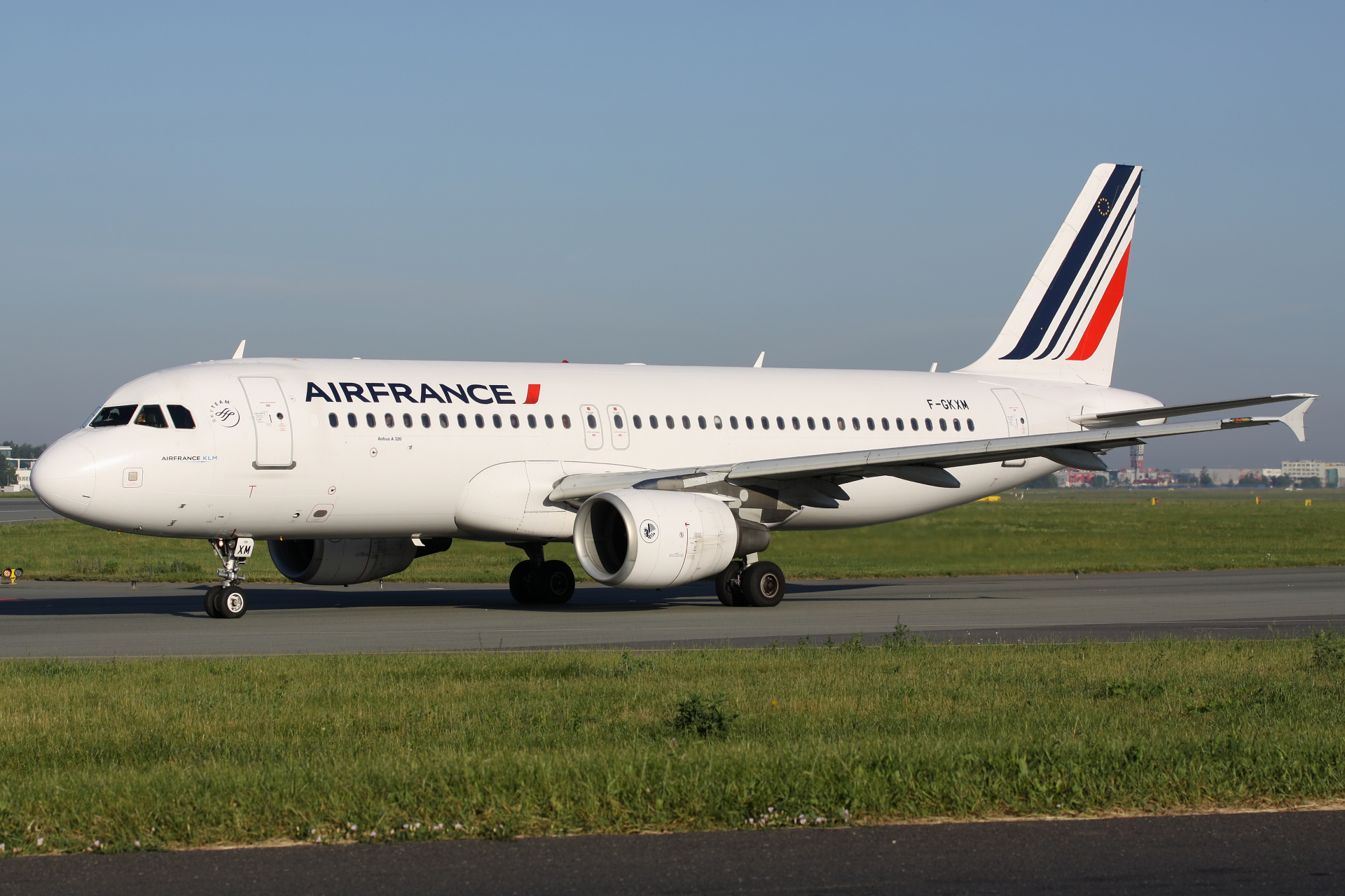 F-GKXM (Samoloty » Spotting na EPWA » Airbus A320-200 » Air France)