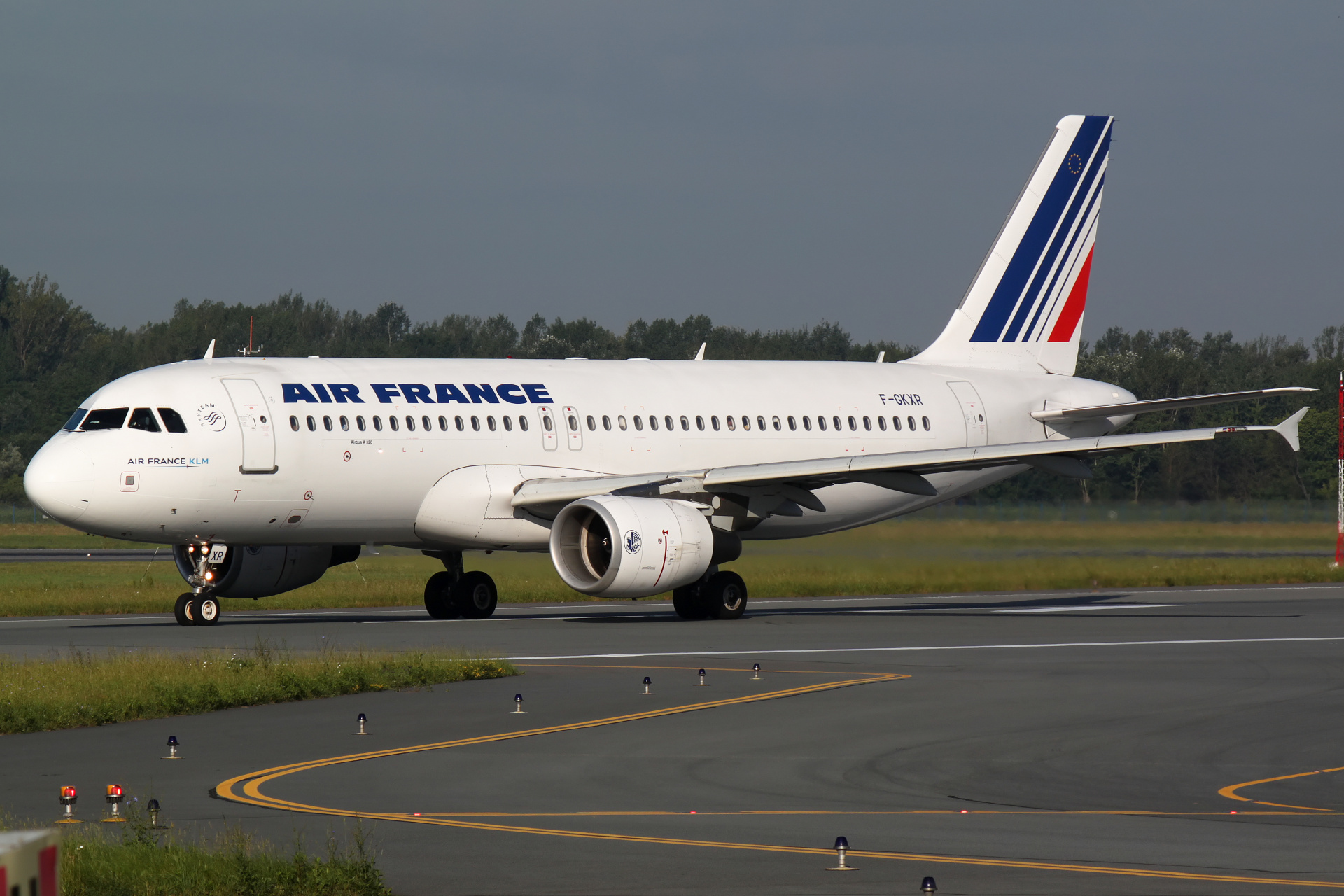 F-GKXR (Aircraft » EPWA Spotting » Airbus A320-200 » Air France)