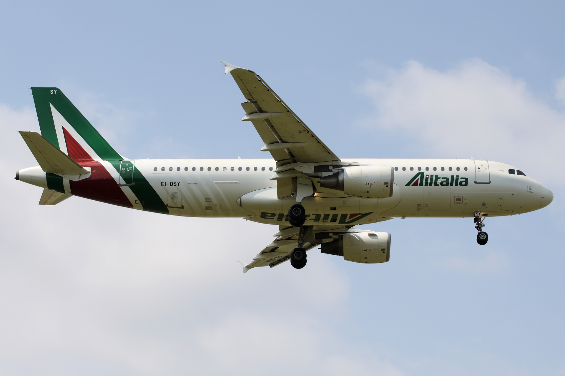 EI-DSY (Aircraft » EPWA Spotting » Airbus A320-200 » Alitalia)