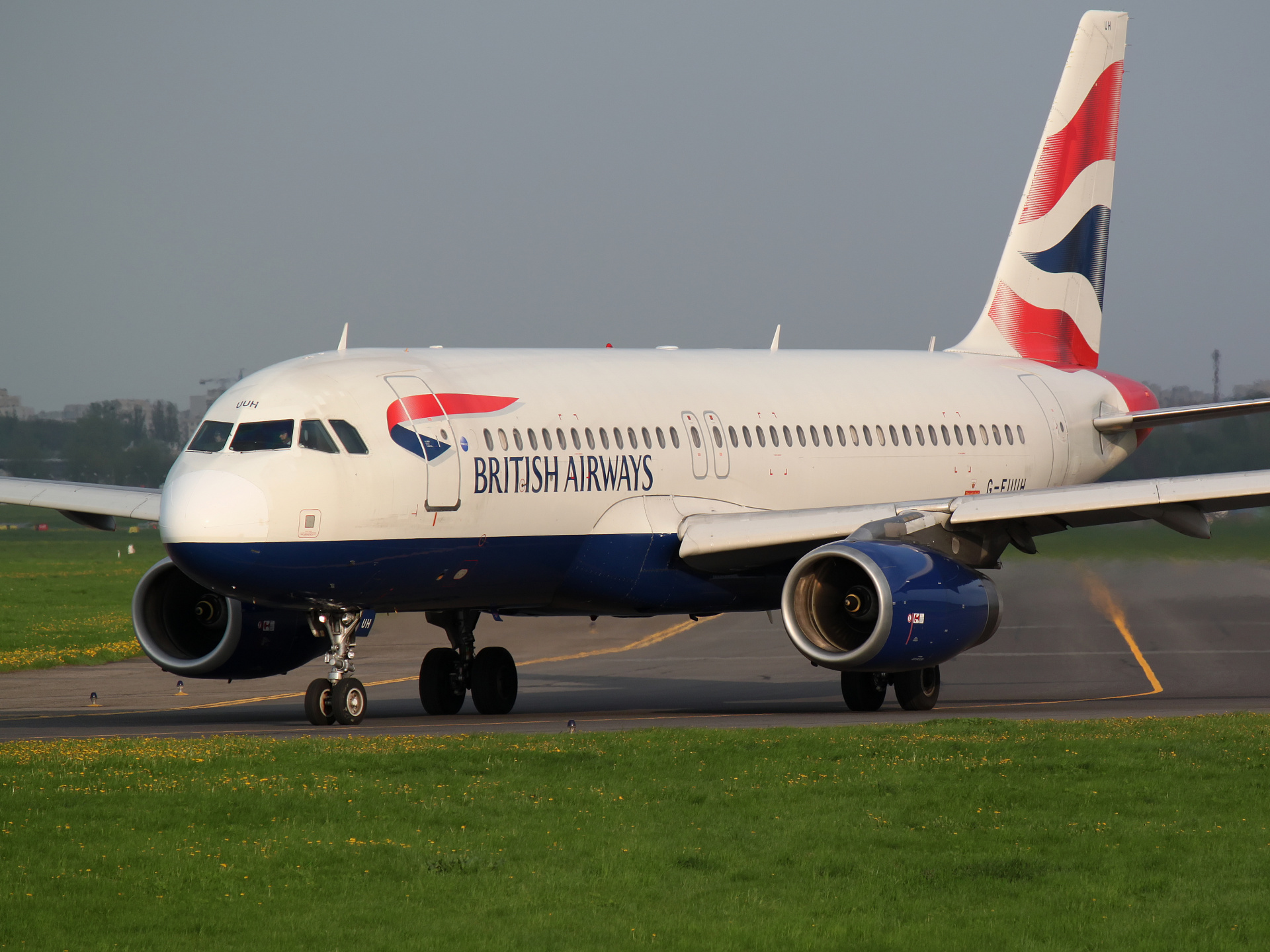 G-EUUH (Aircraft » EPWA Spotting » Airbus A320-200 » British Airways)