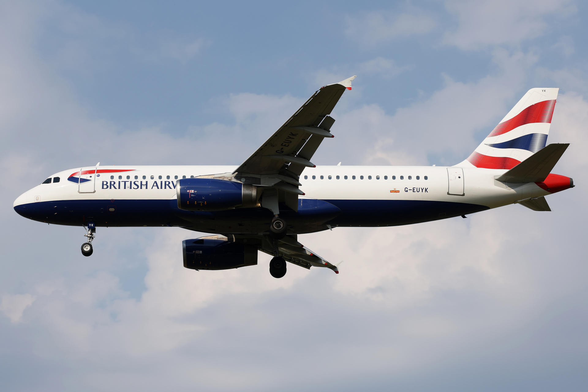 G-EUYK (Aircraft » EPWA Spotting » Airbus A320-200 » British Airways)