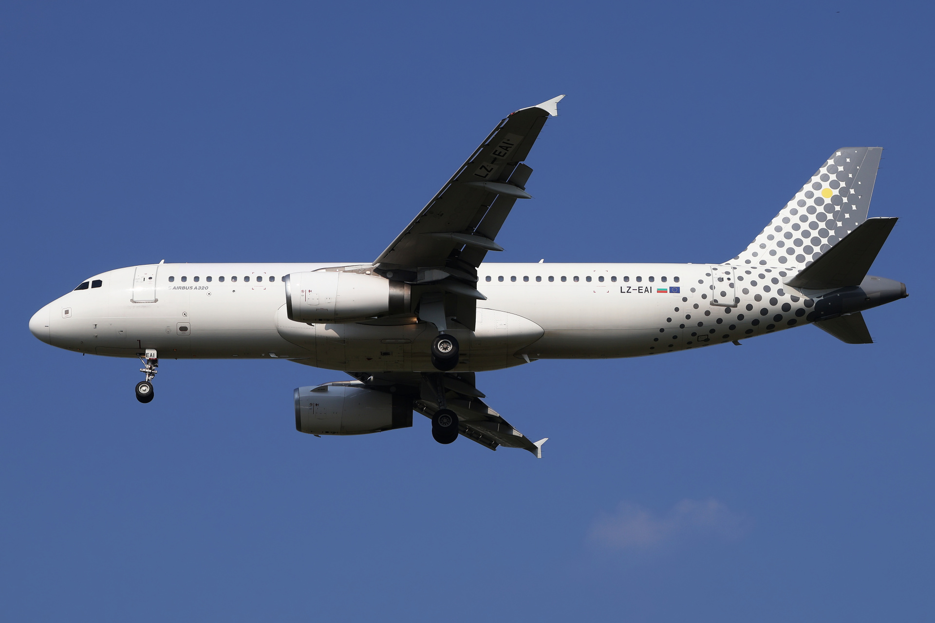 LZ-EAI, Electra Airways (Aircraft » EPWA Spotting » Airbus A320-200)