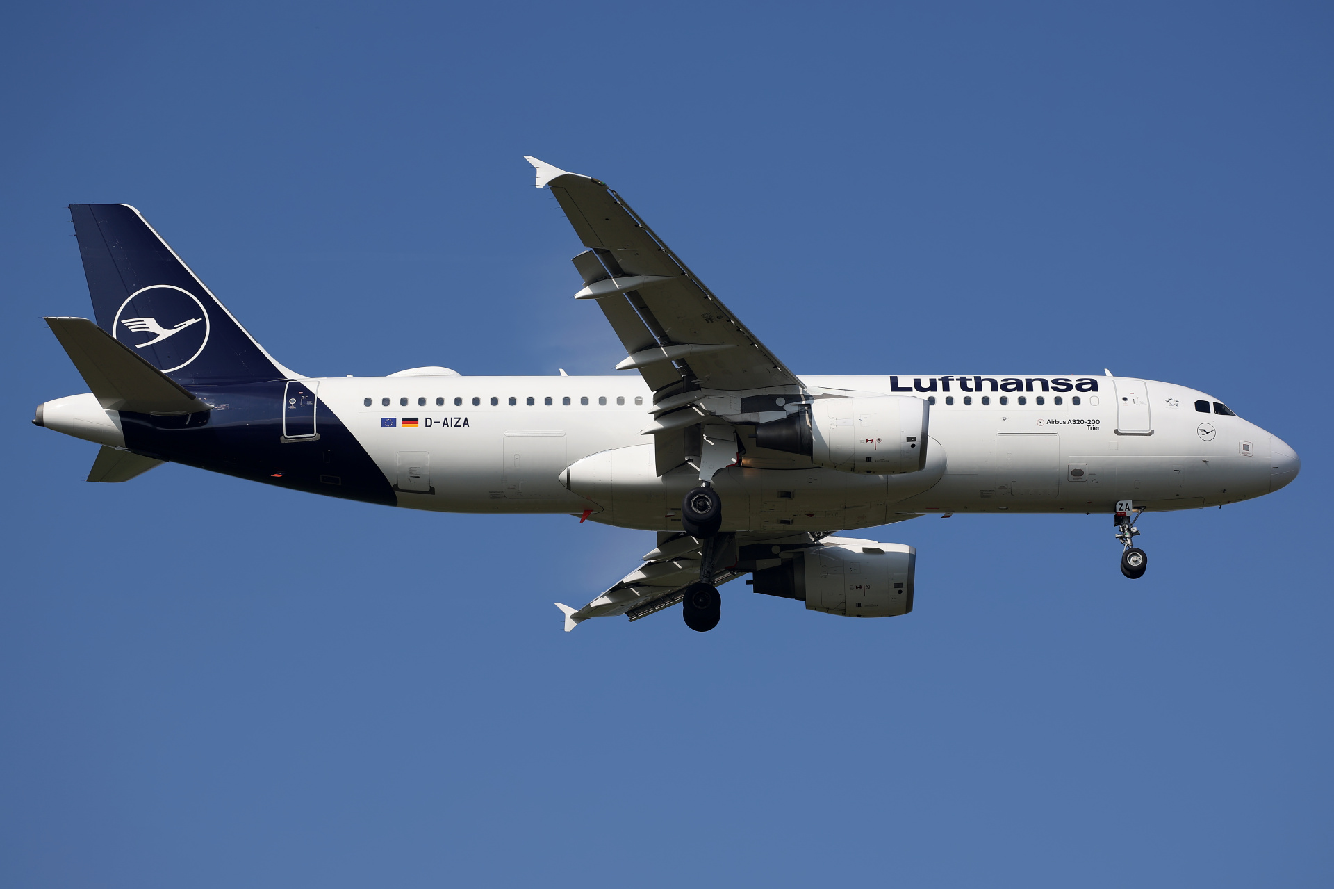 D-AIZA (Aircraft » EPWA Spotting » Airbus A320-200 » Lufthansa)