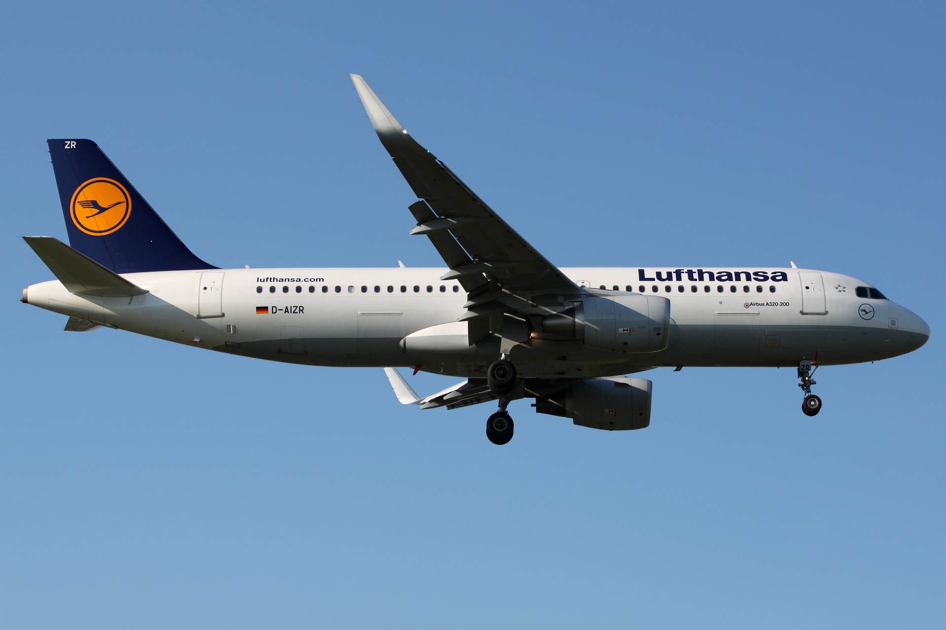 D-AIZR (Aircraft » EPWA Spotting » Airbus A320-200 » Lufthansa)