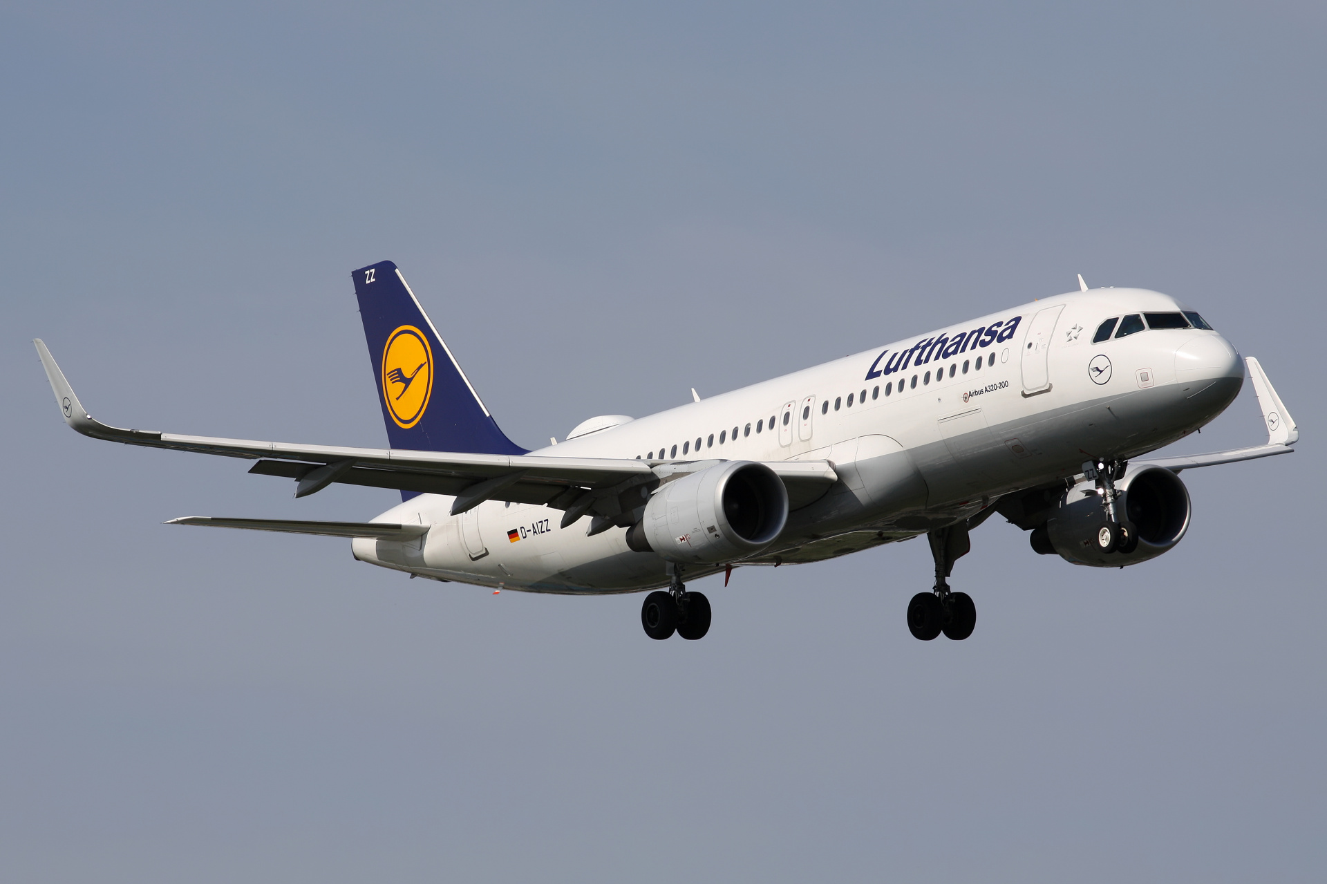 D-AIZZ (Aircraft » EPWA Spotting » Airbus A320-200 » Lufthansa)