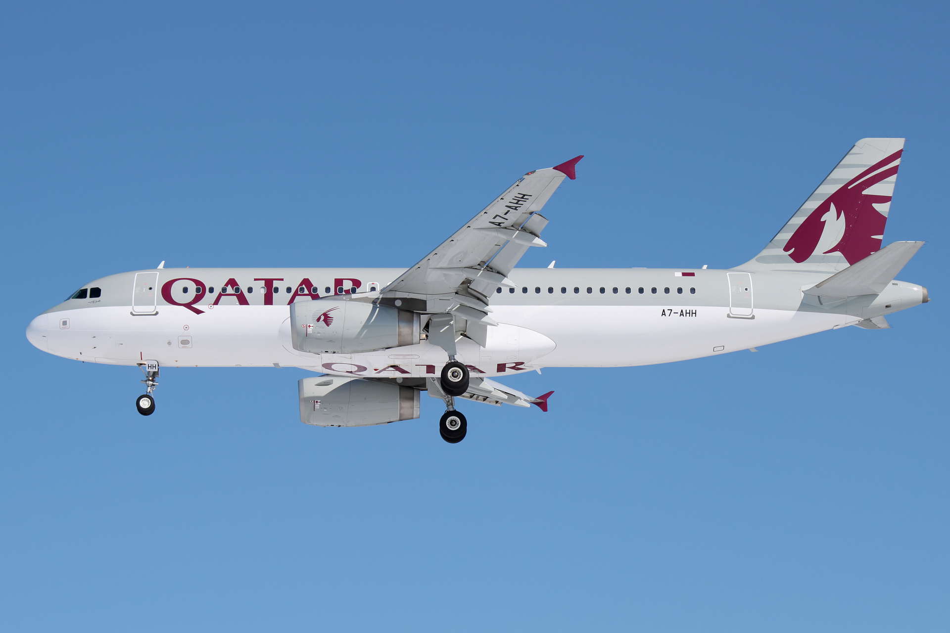 A7-AHH (Aircraft » EPWA Spotting » Airbus A320-200 » Qatar Airways)