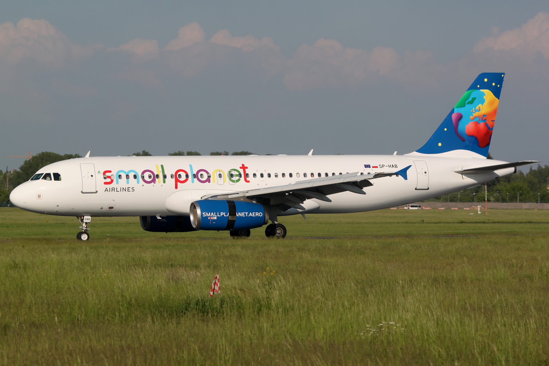 SP-HAB (Aircraft » EPWA Spotting » Airbus A320-200 » Small Planet Airlines)