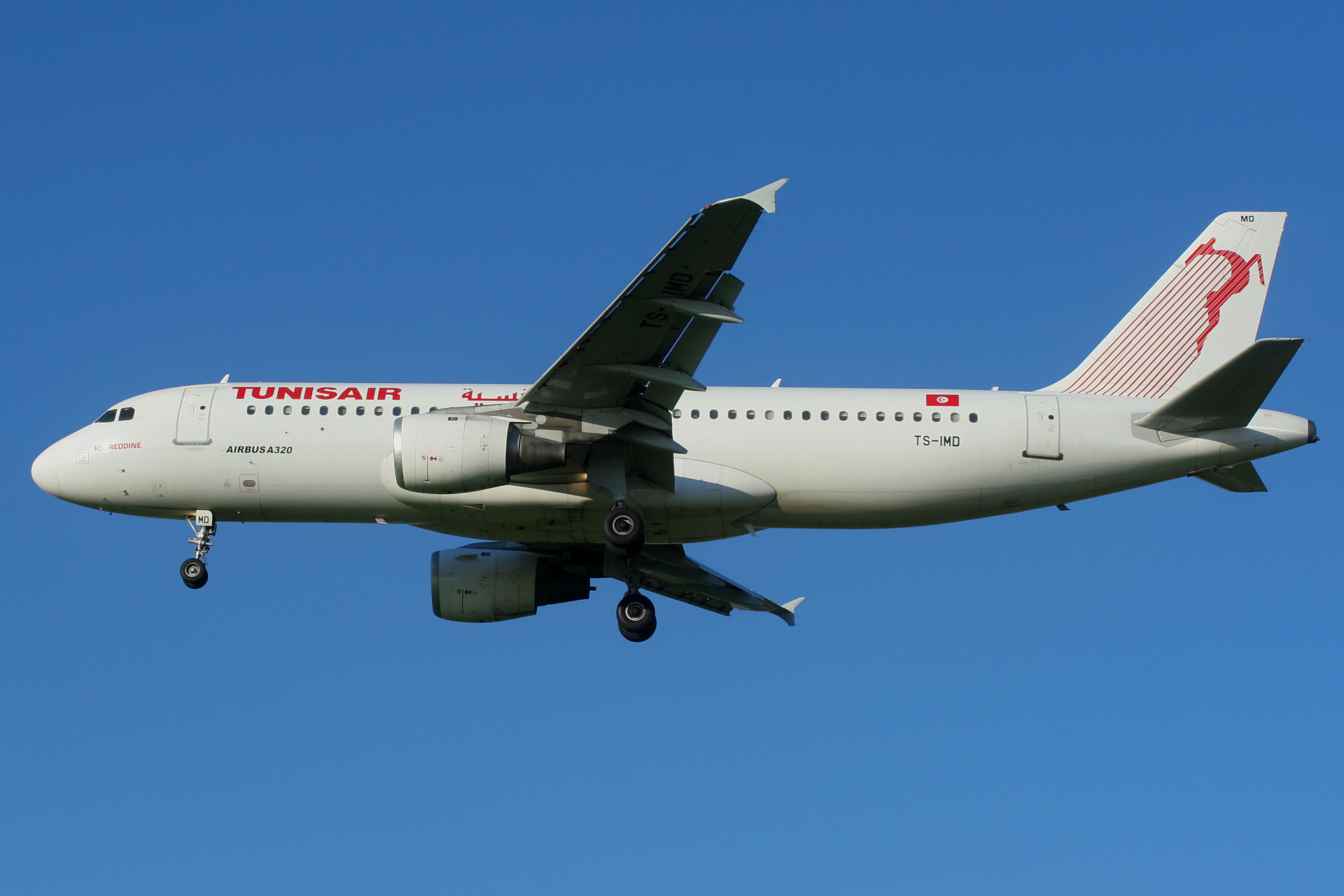 TS-IMD, TunisAir (Samoloty » Spotting na EPWA » Airbus A320-200)