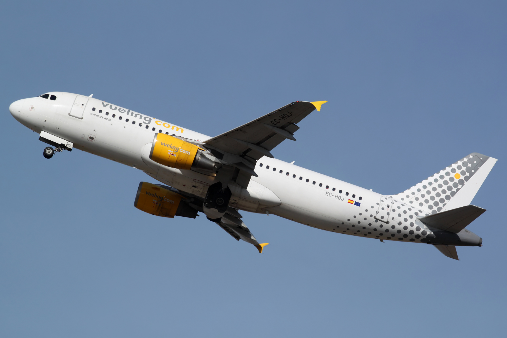 EC-HQJ (Aircraft » EPWA Spotting » Airbus A320-200 » Vueling Airlines)