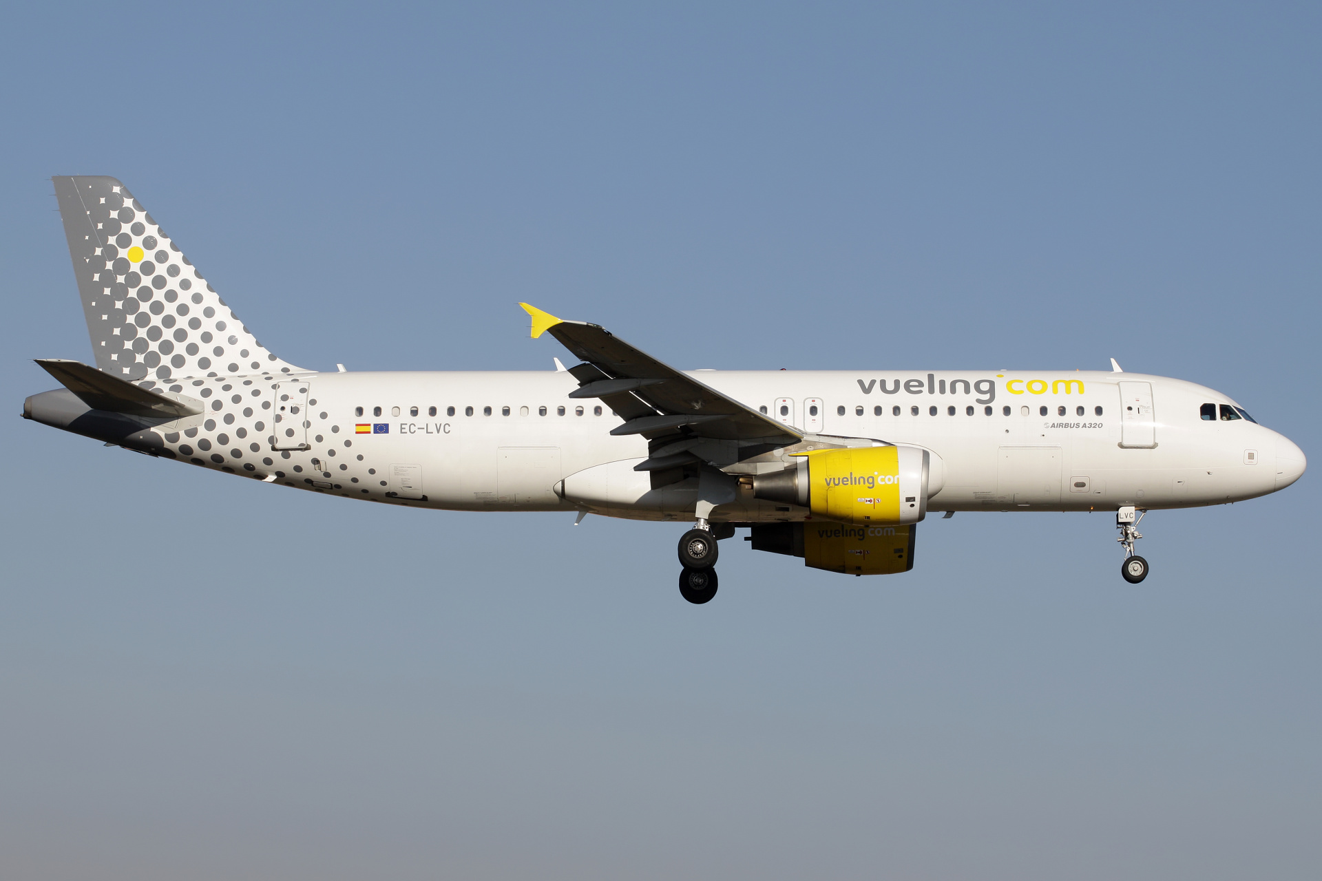 EC-LVC (Samoloty » Spotting na EPWA » Airbus A320-200 » Vueling Airlines)