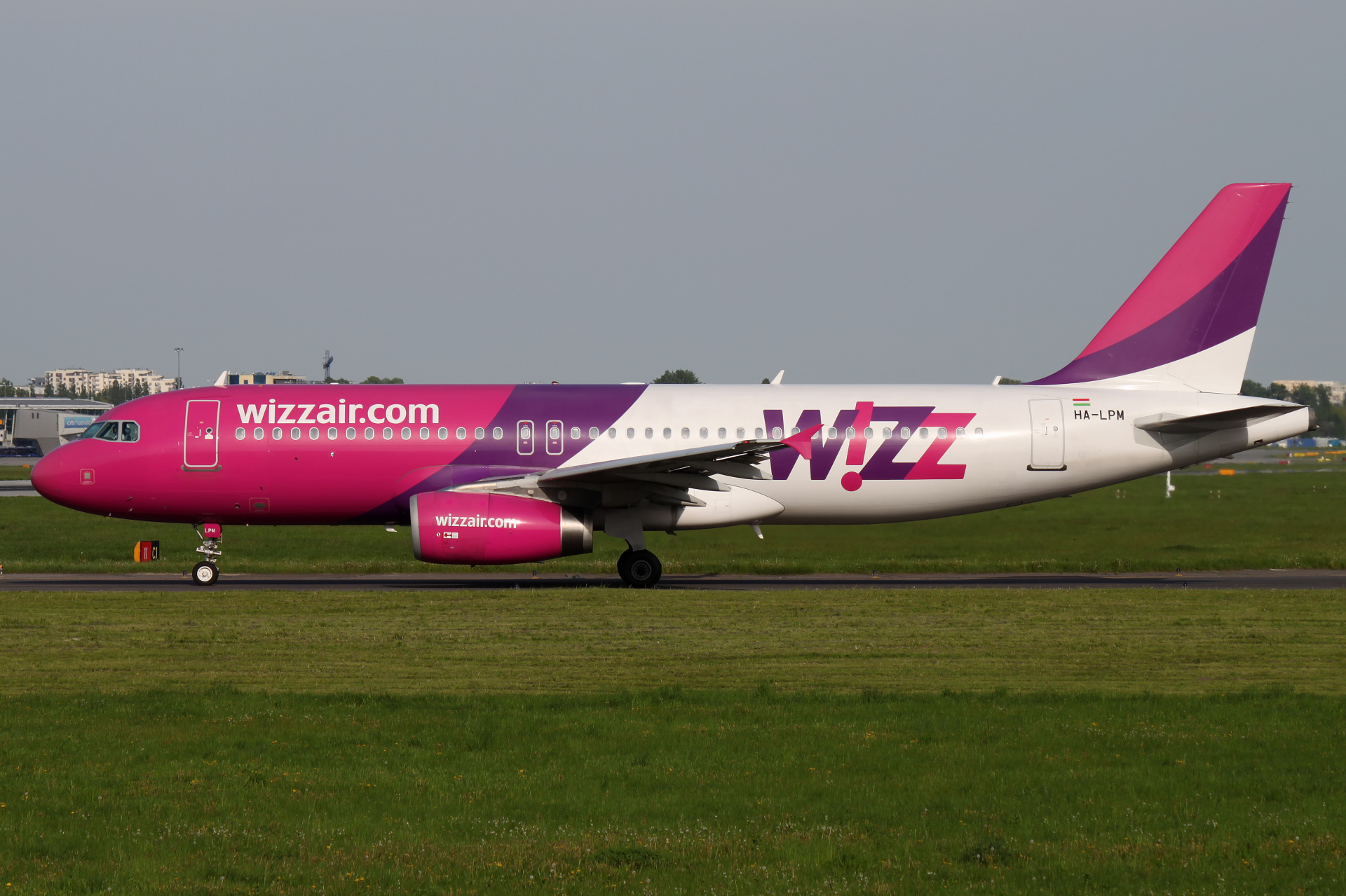 HA-LPM (Aircraft » EPWA Spotting » Airbus A320-200 » Wizz Air)