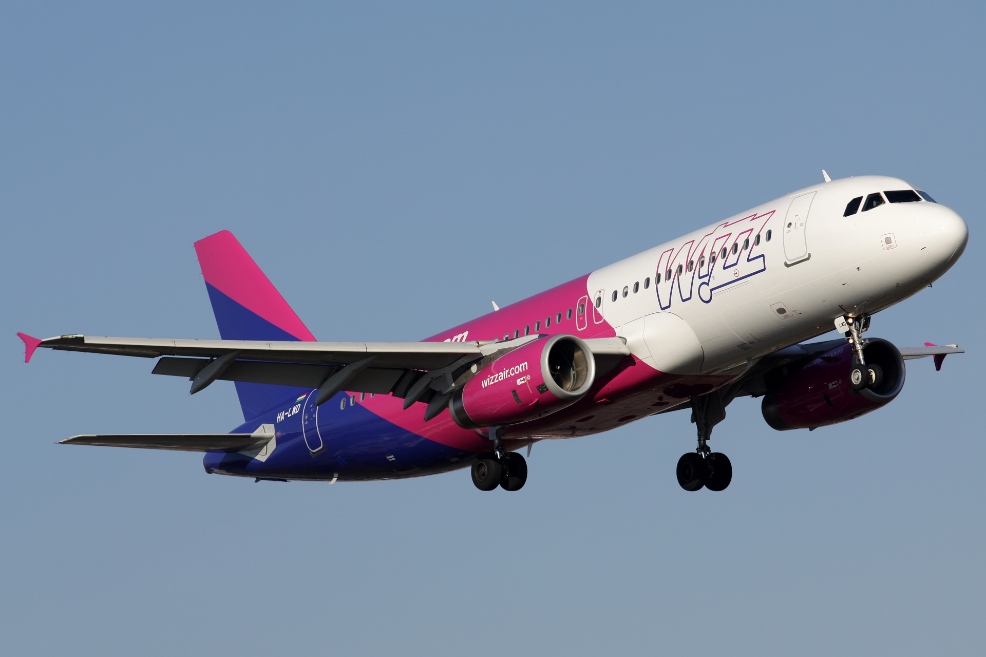 HA-LWD (nowe malowanie) (Samoloty » Spotting na EPWA » Airbus A320-200 » Wizz Air)