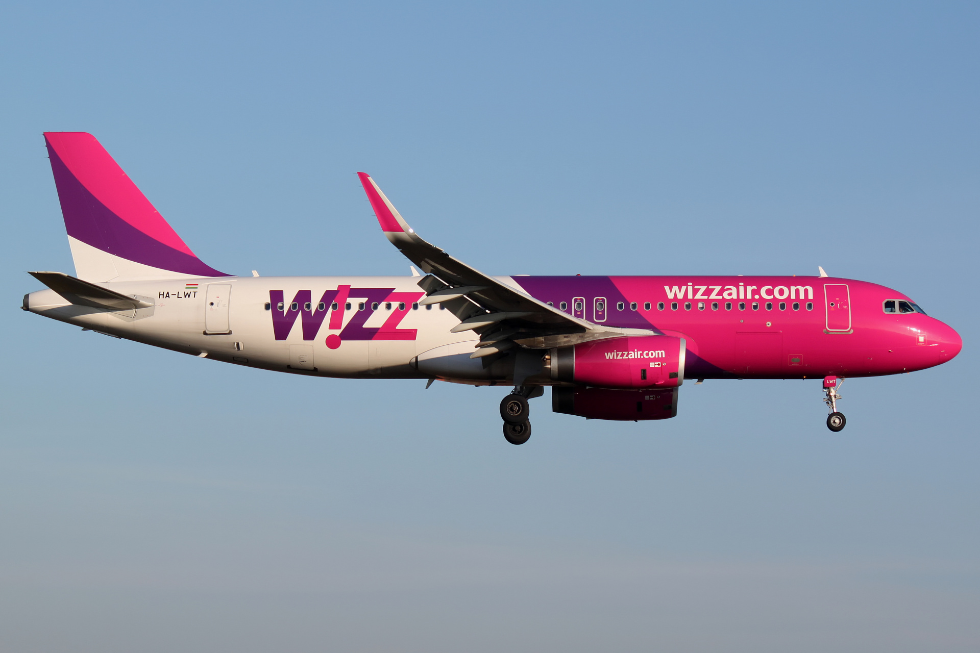HA-LWT (Samoloty » Spotting na EPWA » Airbus A320-200 » Wizz Air)
