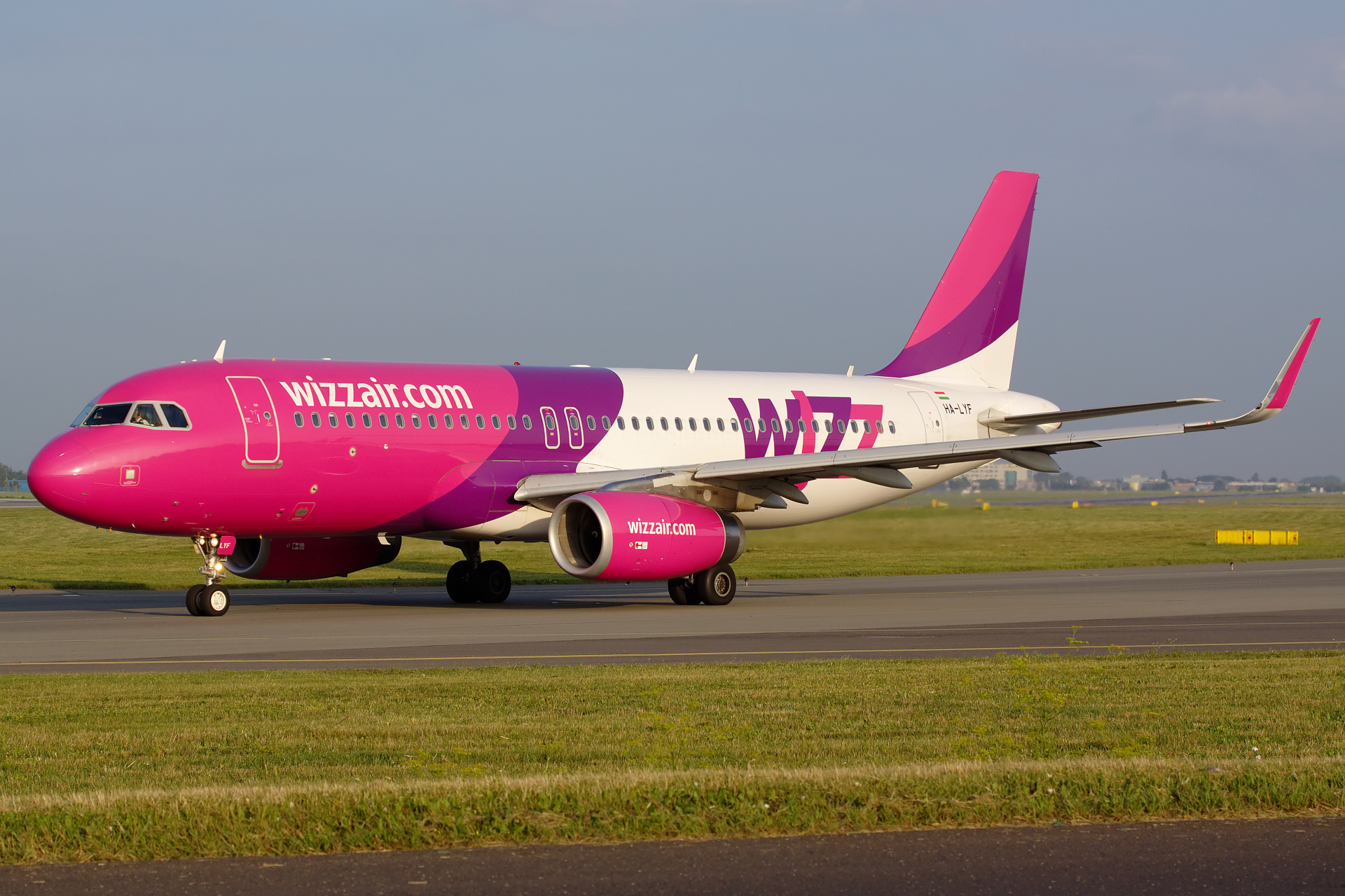 HA-LYF (Aircraft » EPWA Spotting » Airbus A320-200 » Wizz Air)