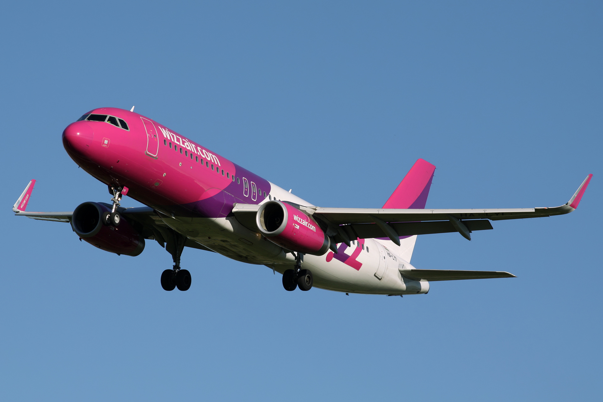 HA-LYI (Aircraft » EPWA Spotting » Airbus A320-200 » Wizz Air)