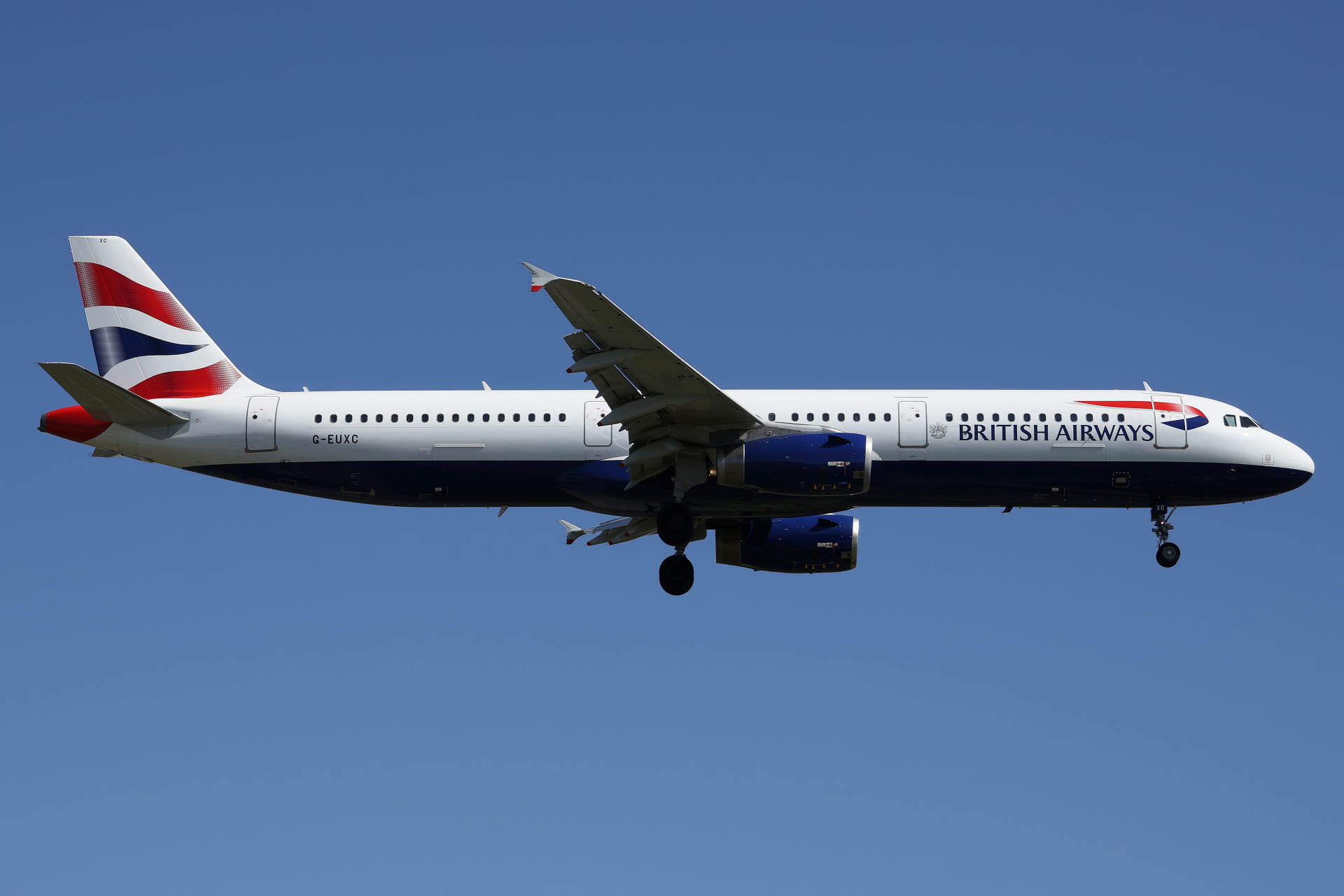 G-EUXC (Aircraft » EPWA Spotting » Airbus A321-200 » British Airways)