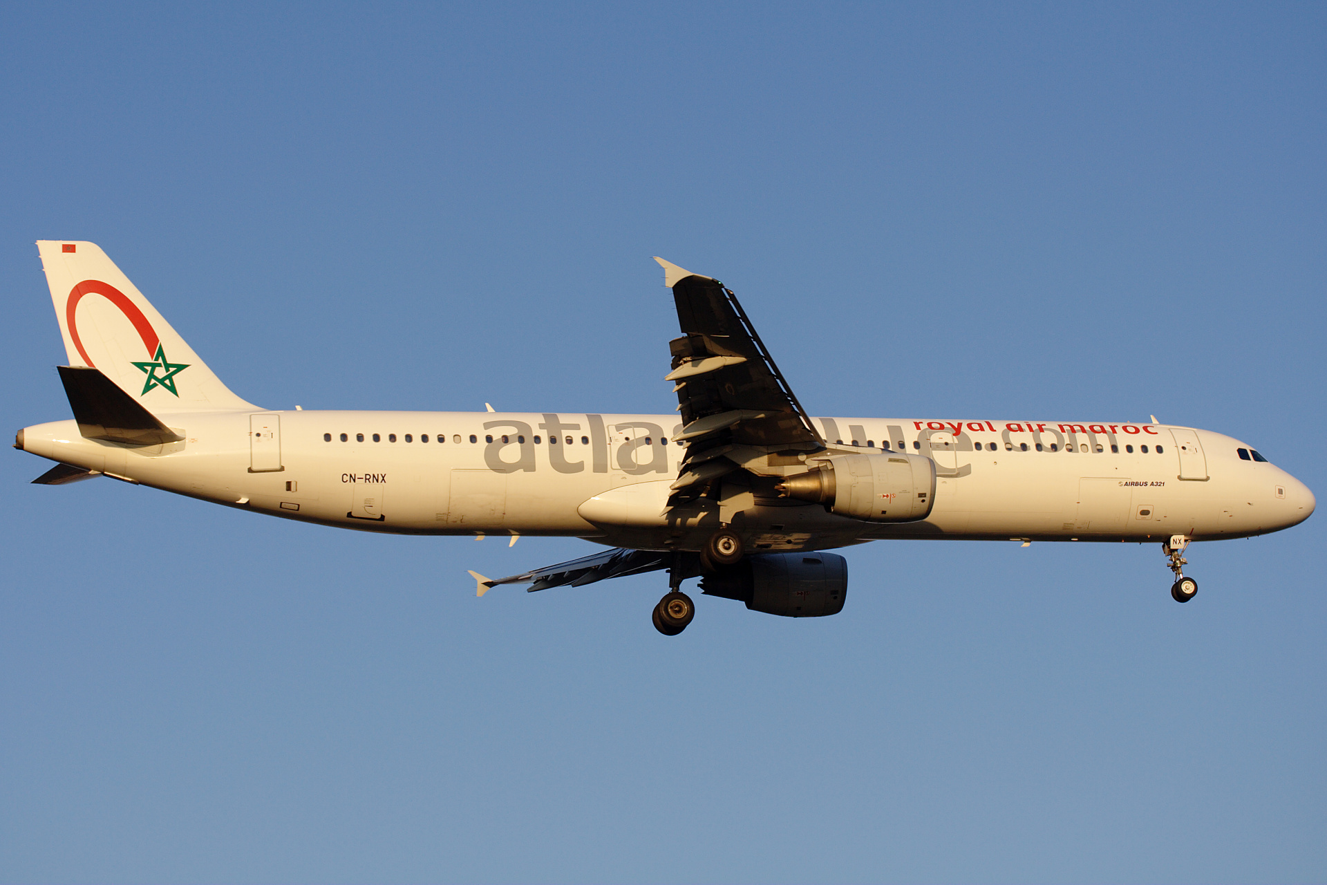 CN-RNX, Atlas Blue - Royal Air Maroc (Samoloty » Spotting na EPWA » Airbus A321-200)