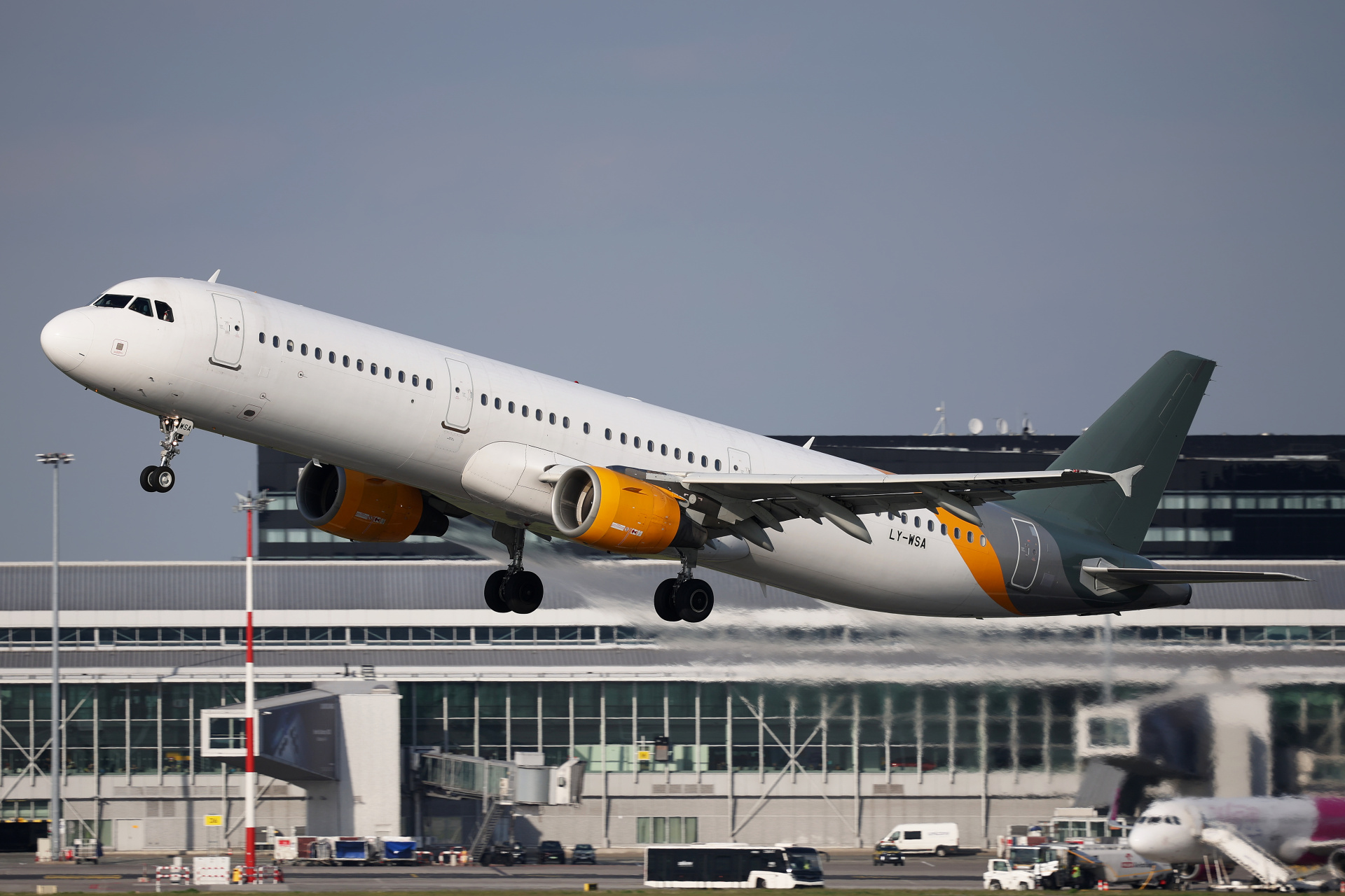 LY-WSA, GetJet Airlines (Aircraft » EPWA Spotting » Airbus A321-200)