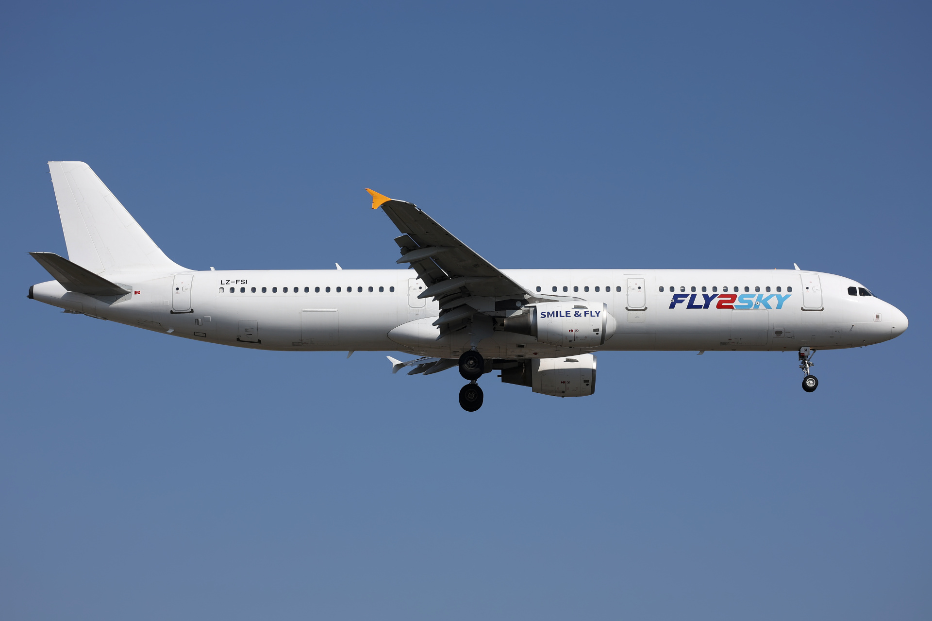 LZ-FSI, Fly2Sky (Aircraft » EPWA Spotting » Airbus A321-200)