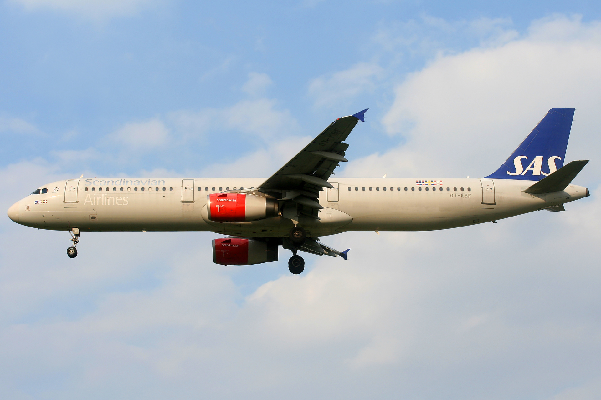 OY-KBF, SAS Scandinavian Airlines (Samoloty » Spotting na EPWA » Airbus A321-200)
