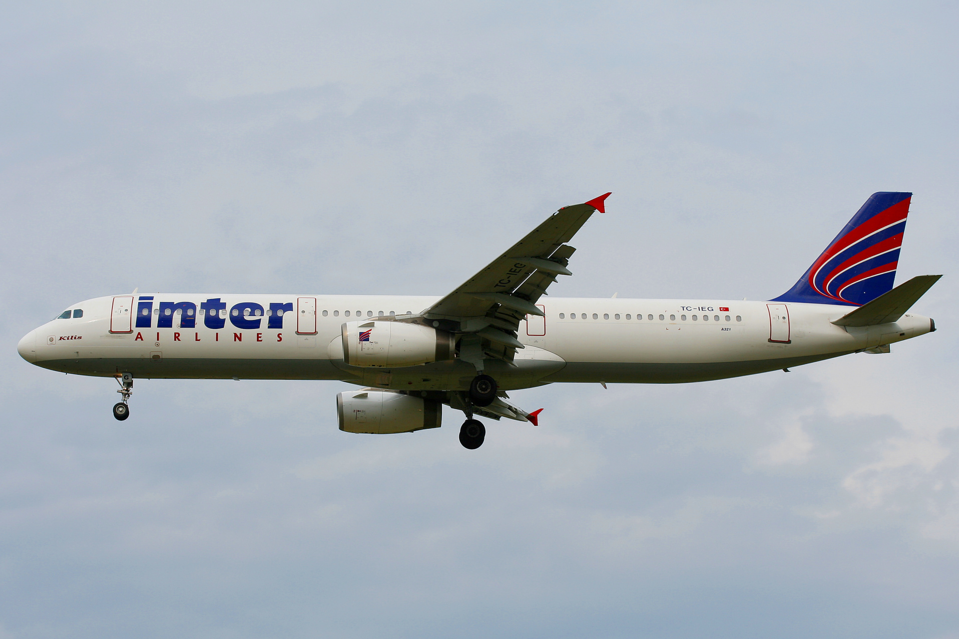 TC-IEG, Inter Airlines (Samoloty » Spotting na EPWA » Airbus A321-200)
