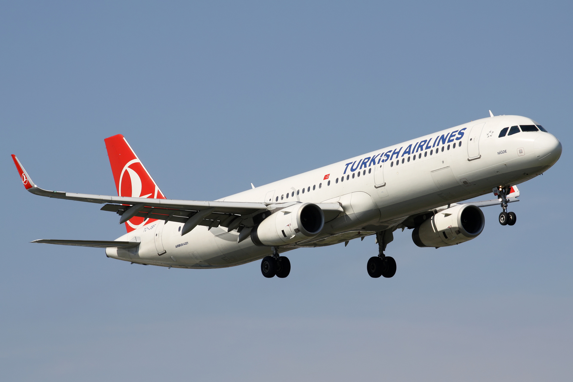 TC-JSF (Samoloty » Spotting na EPWA » Airbus A321-200 » THY Turkish Airlines)
