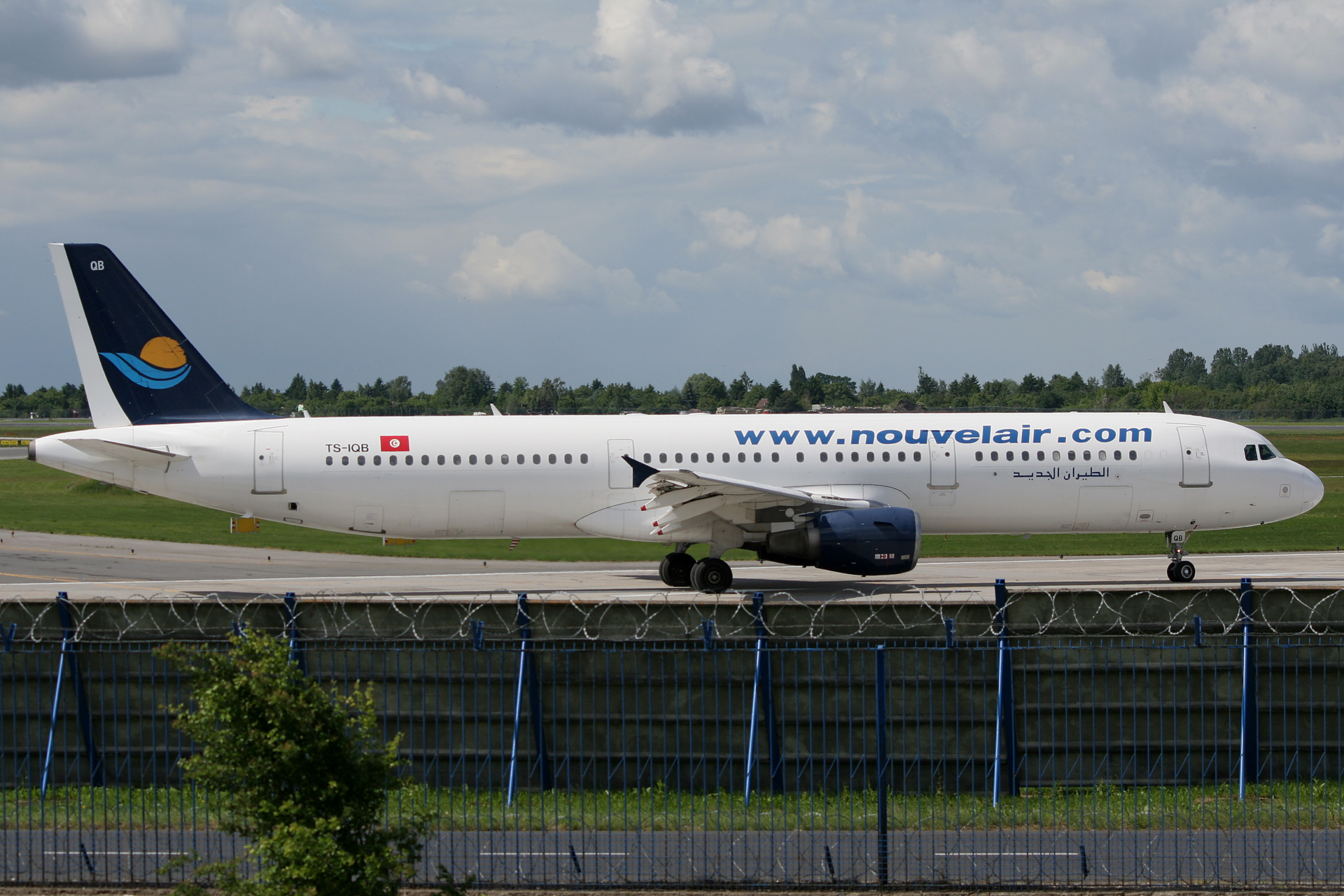 TS-IQB, Nouvelair (Samoloty » Spotting na EPWA » Airbus A321-200)