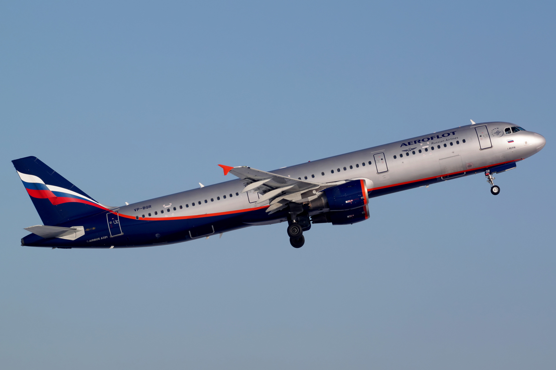 VP-BQR, Aeroflot Russian Airlines (Samoloty » Spotting na EPWA » Airbus A321-200)