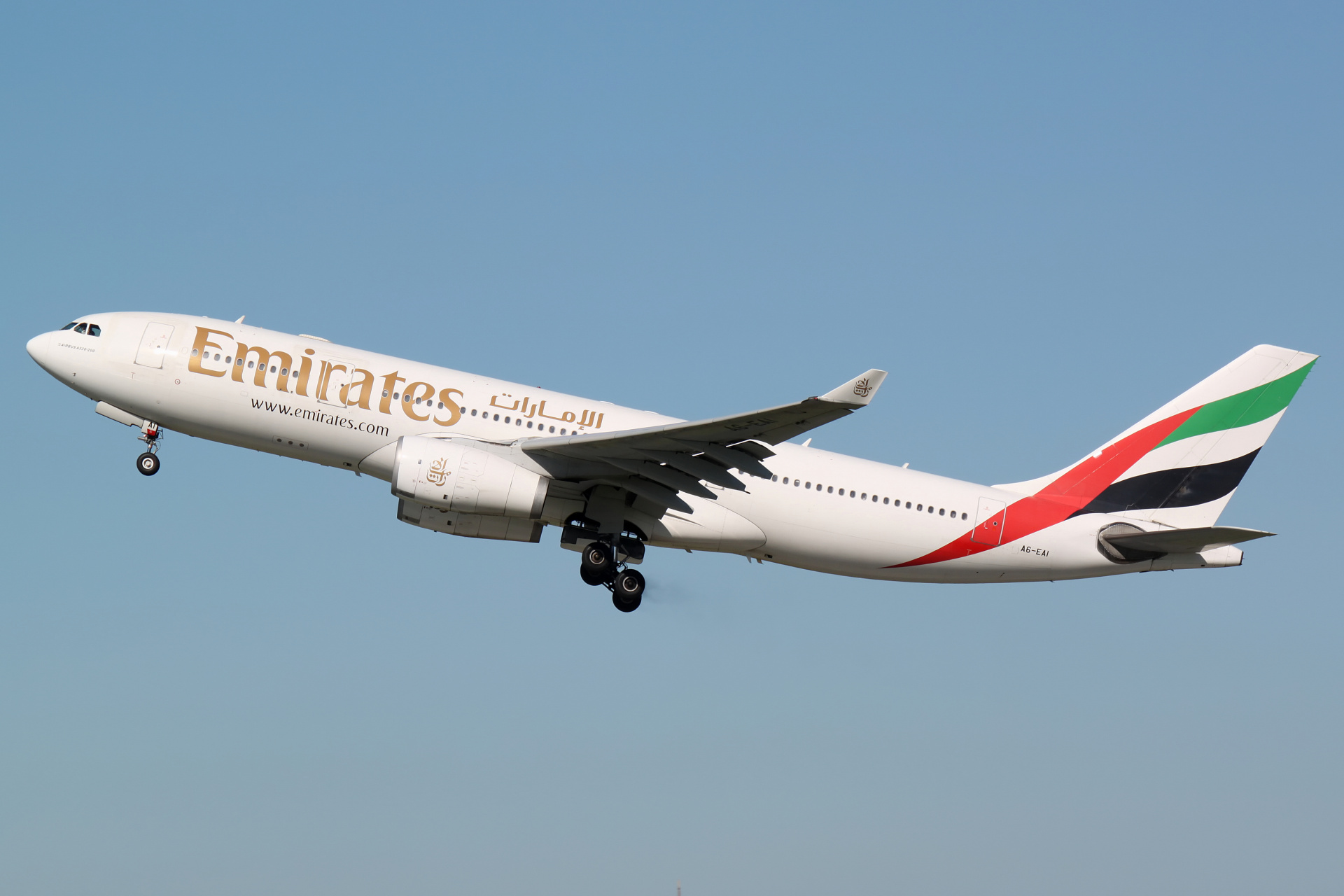 A6-EAI (Samoloty » Spotting na EPWA » Airbus A330-200 » Emirates)