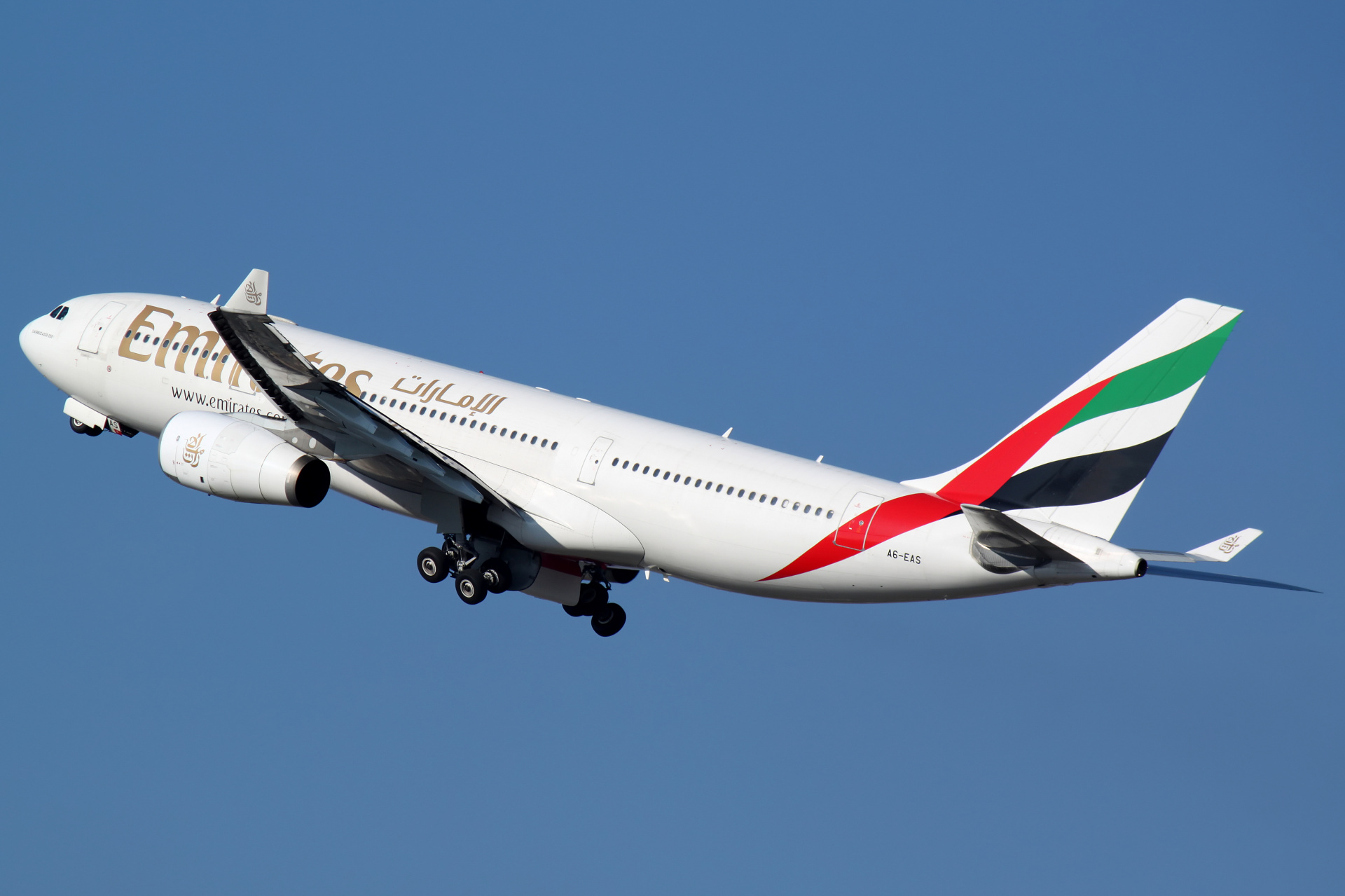 A6-EAS (Aircraft » EPWA Spotting » Airbus A330-200 » Emirates)