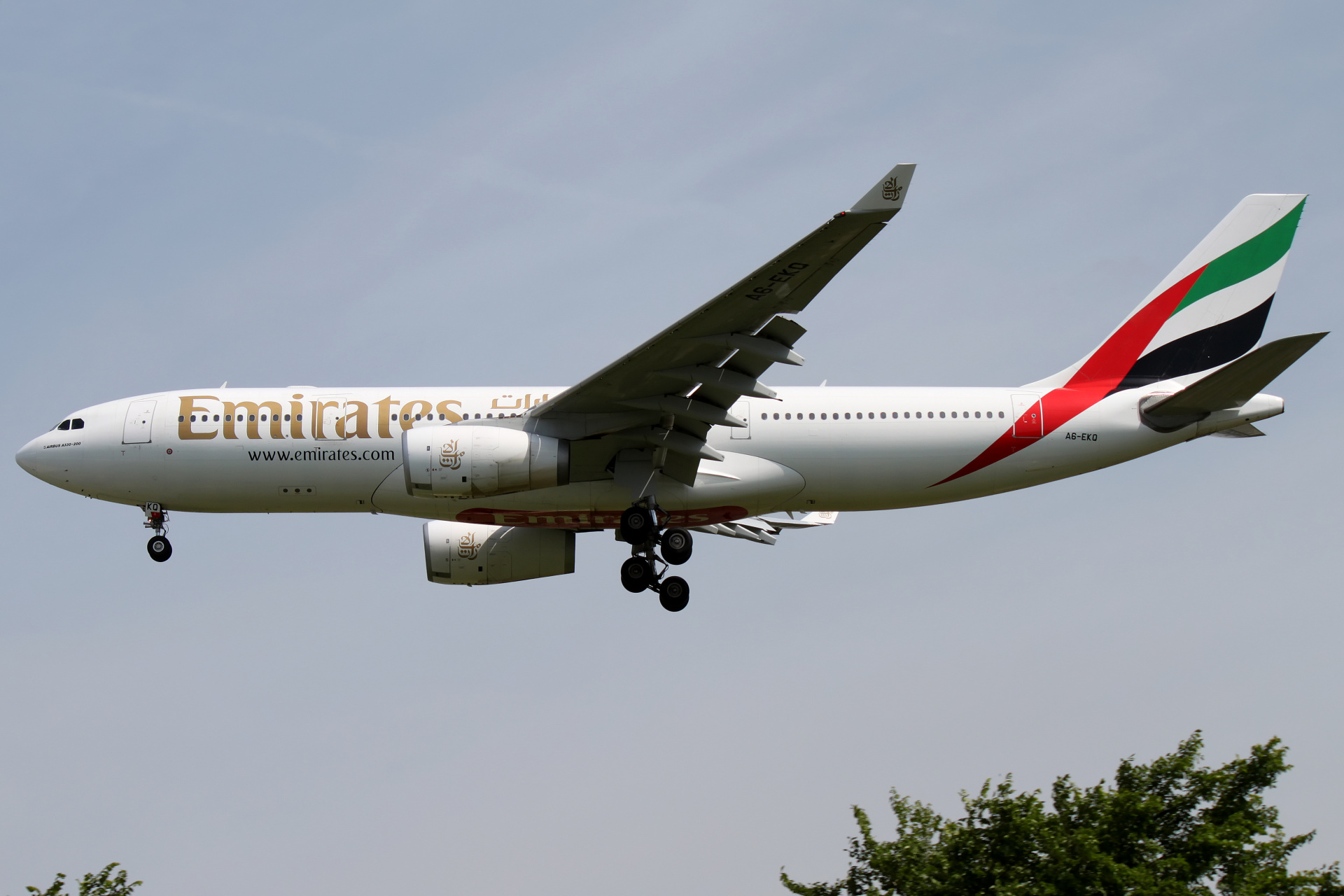 A6-EKQ (Aircraft » EPWA Spotting » Airbus A330-200 » Emirates)