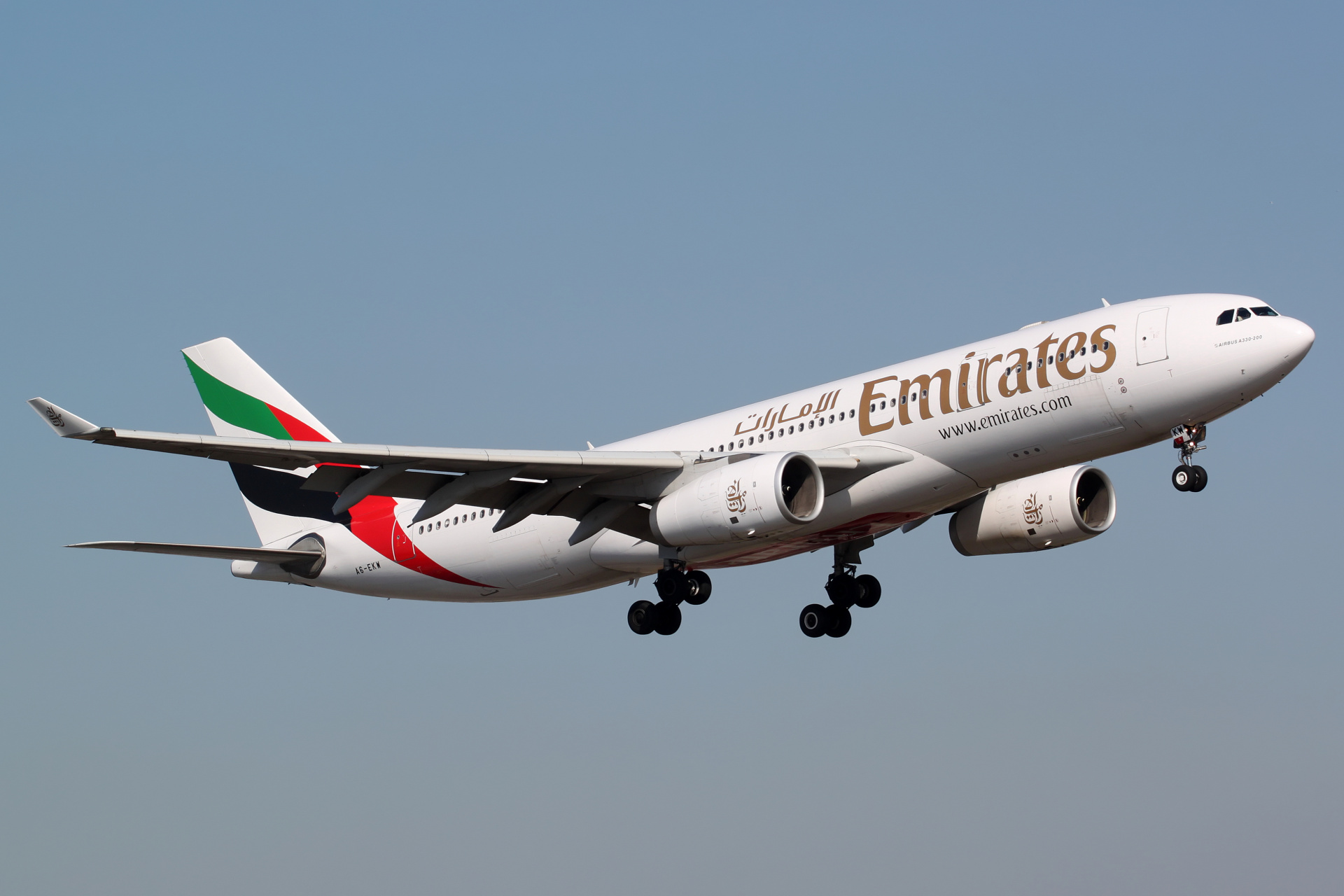 A6-EKW (Samoloty » Spotting na EPWA » Airbus A330-200 » Emirates)