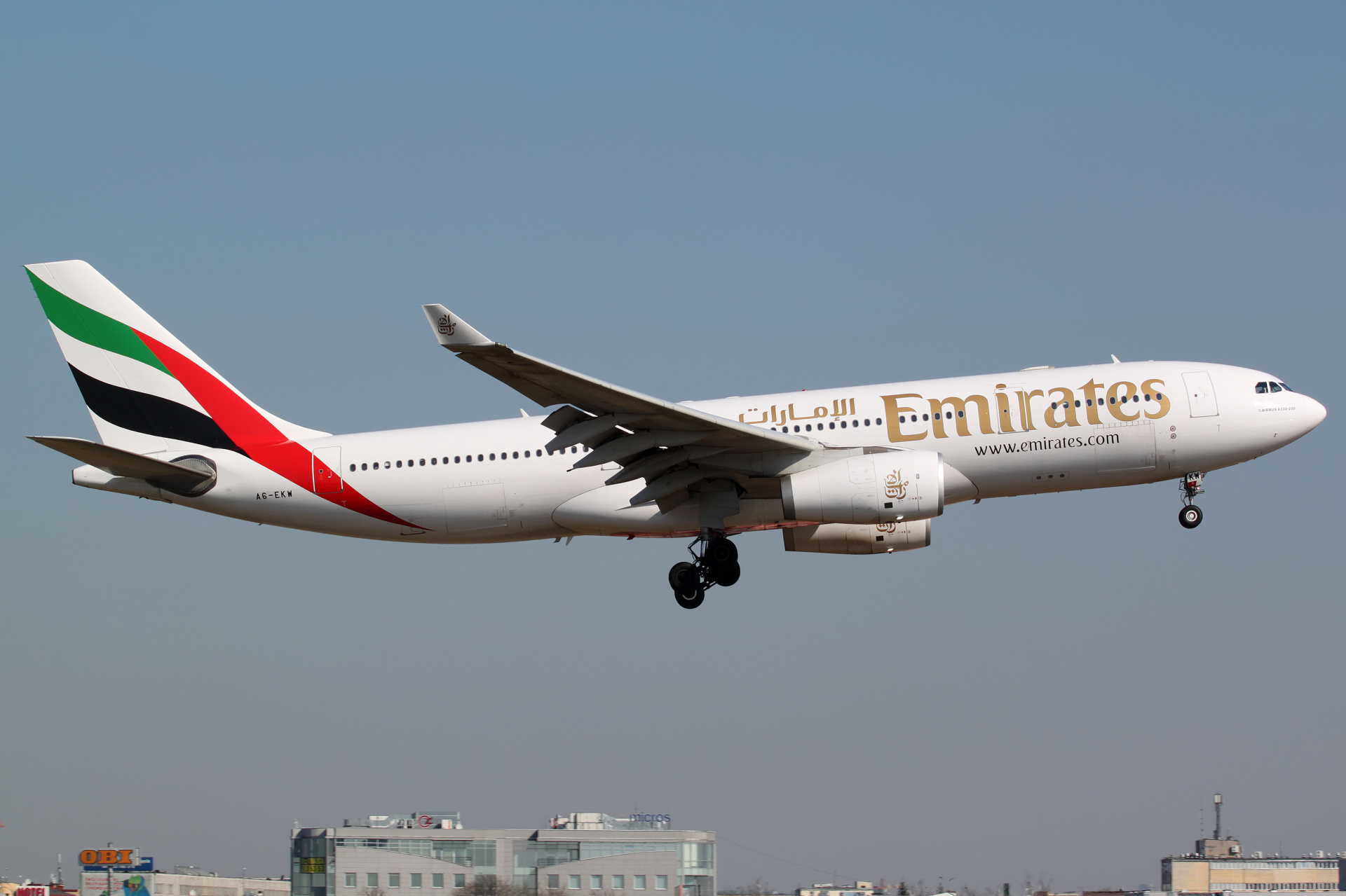 A6-EKW (Aircraft » EPWA Spotting » Airbus A330-200 » Emirates)