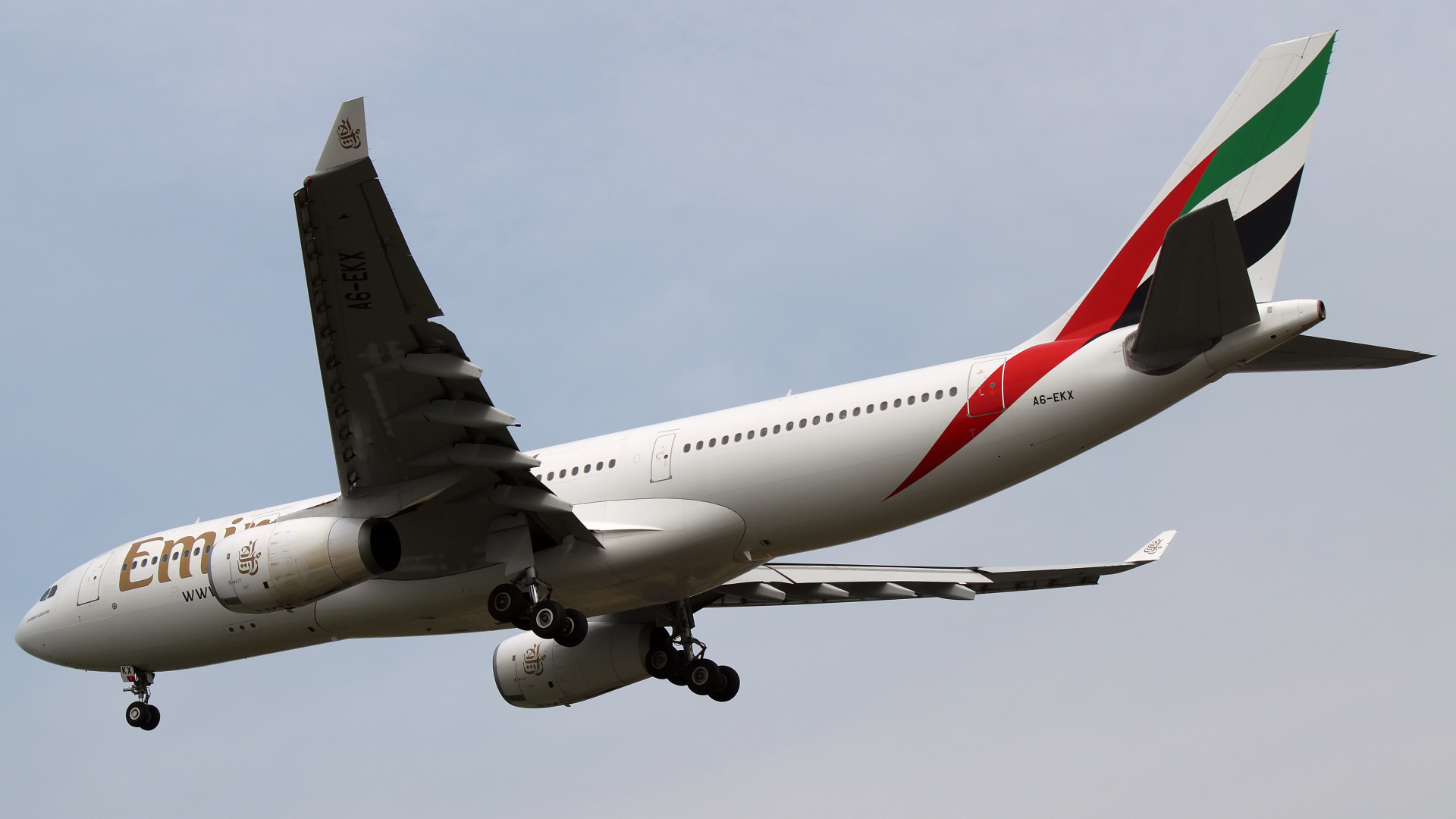 A6-EKX (Samoloty » Spotting na EPWA » Airbus A330-200 » Emirates)