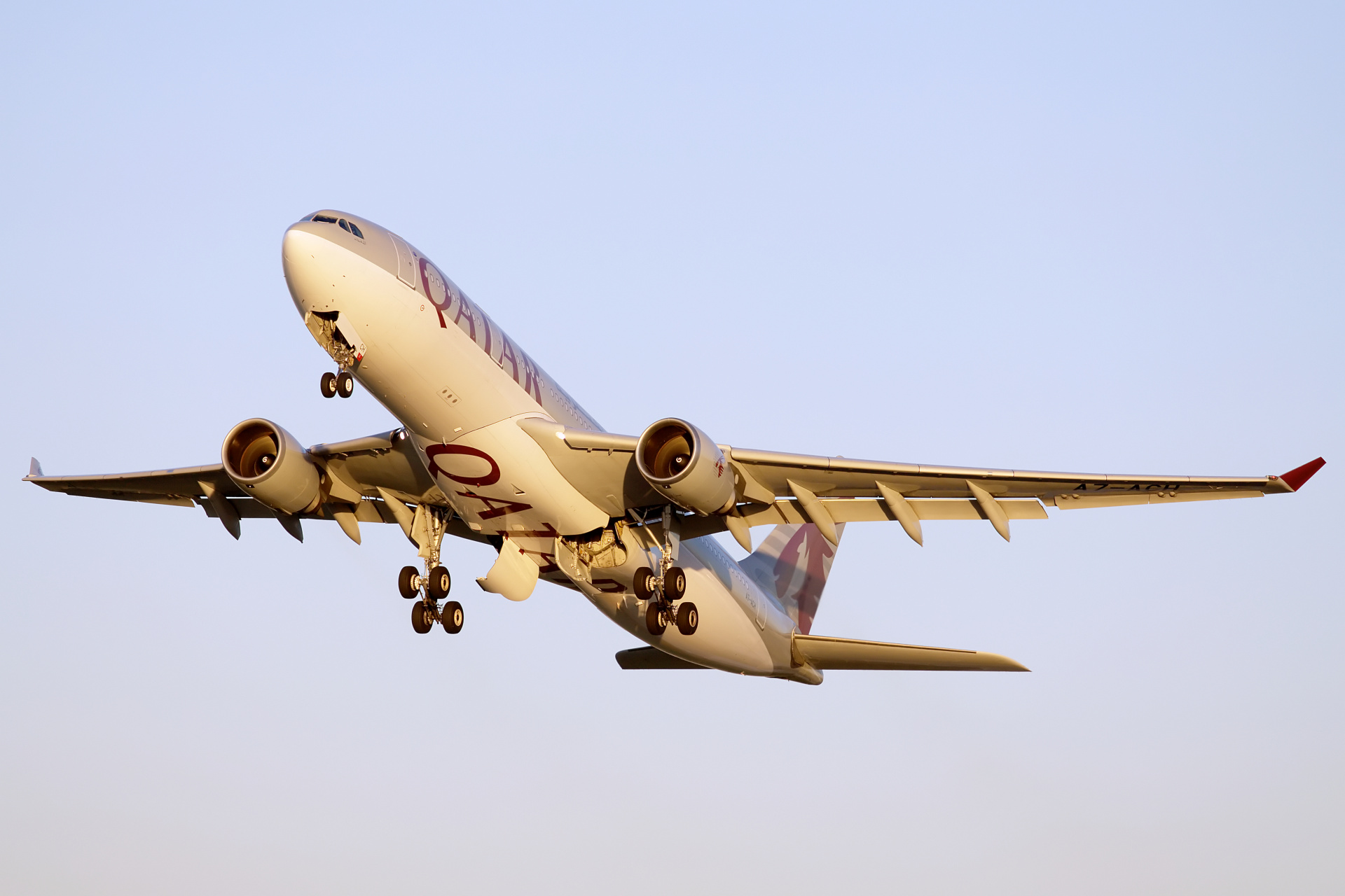 A7-ACH (Samoloty » Spotting na EPWA » Airbus A330-200 » Qatar Airways)
