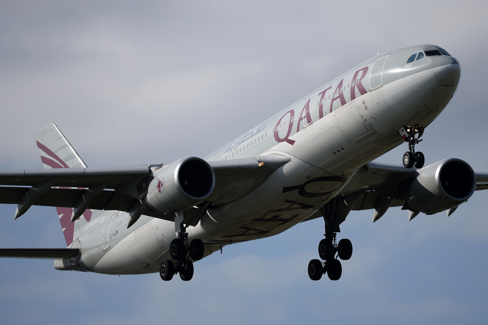A7-ACM (Aircraft » EPWA Spotting » Airbus A330-200 » Qatar Airways)