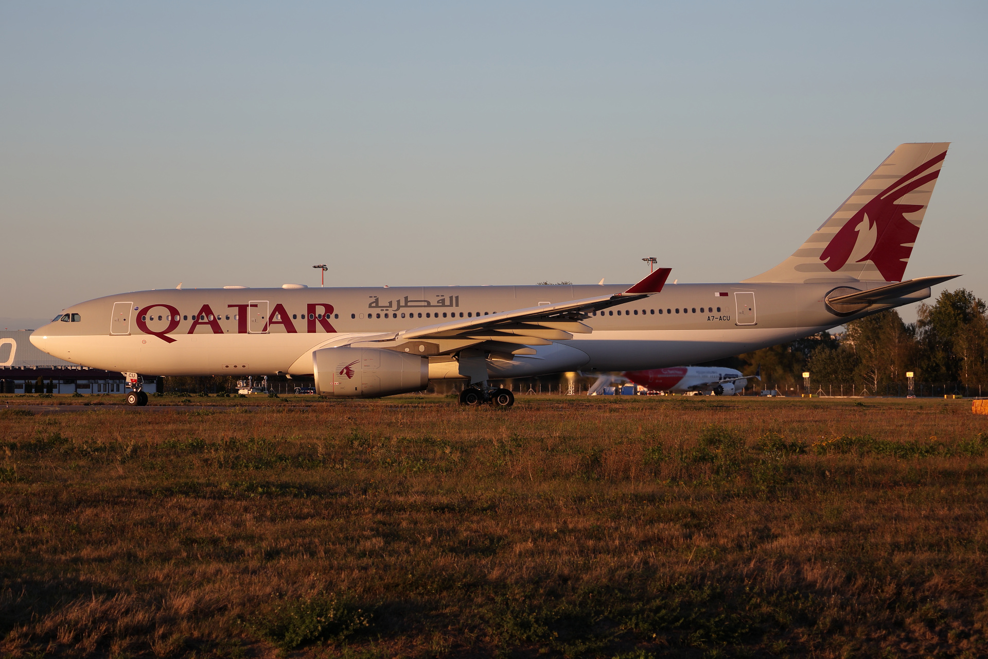A7-ACU (Aircraft » EPWA Spotting » Airbus A330-200 » Qatar Airways)