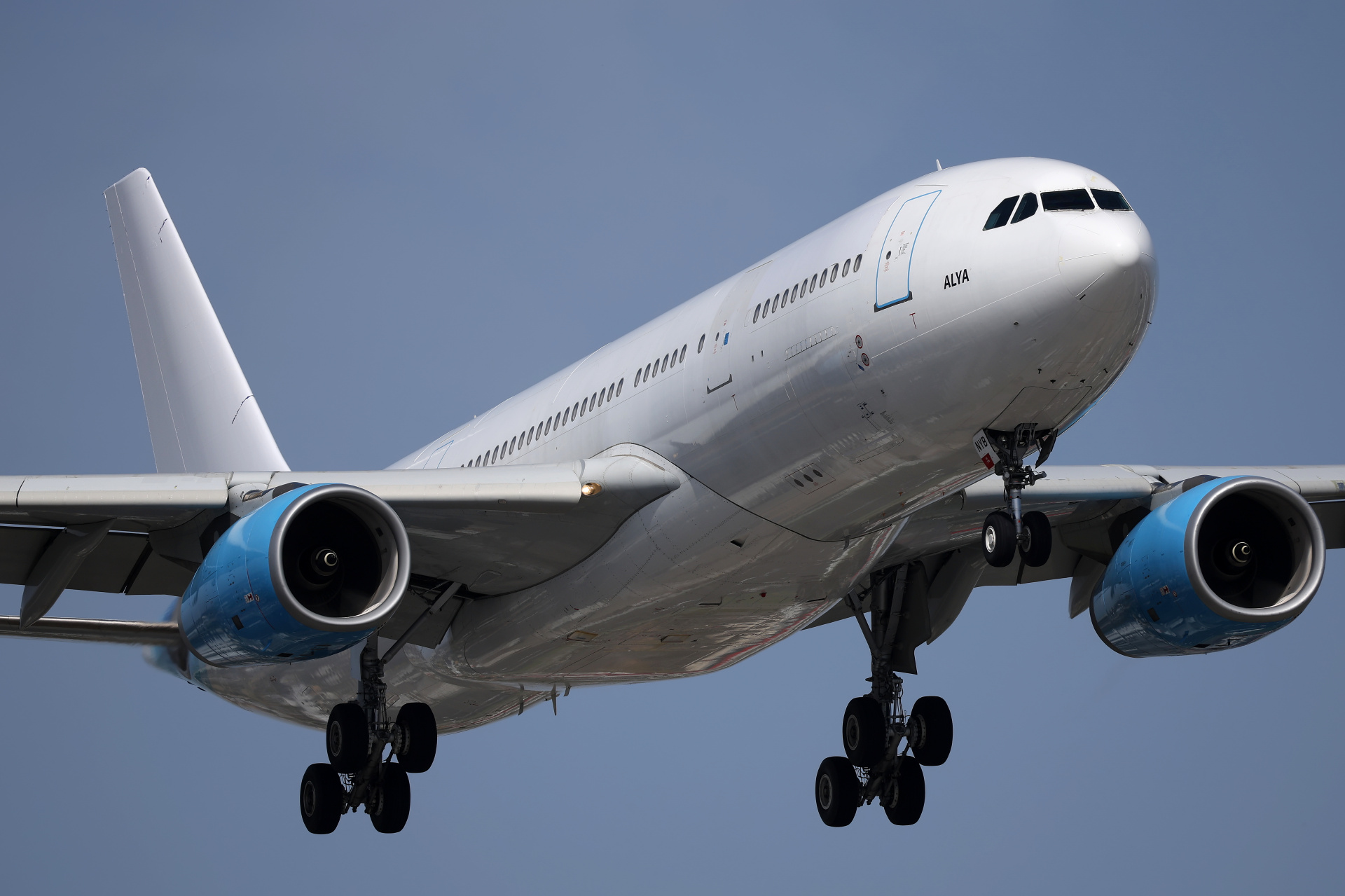 TC-NYB, Air Anka (Aircraft » EPWA Spotting » Airbus A330-200)