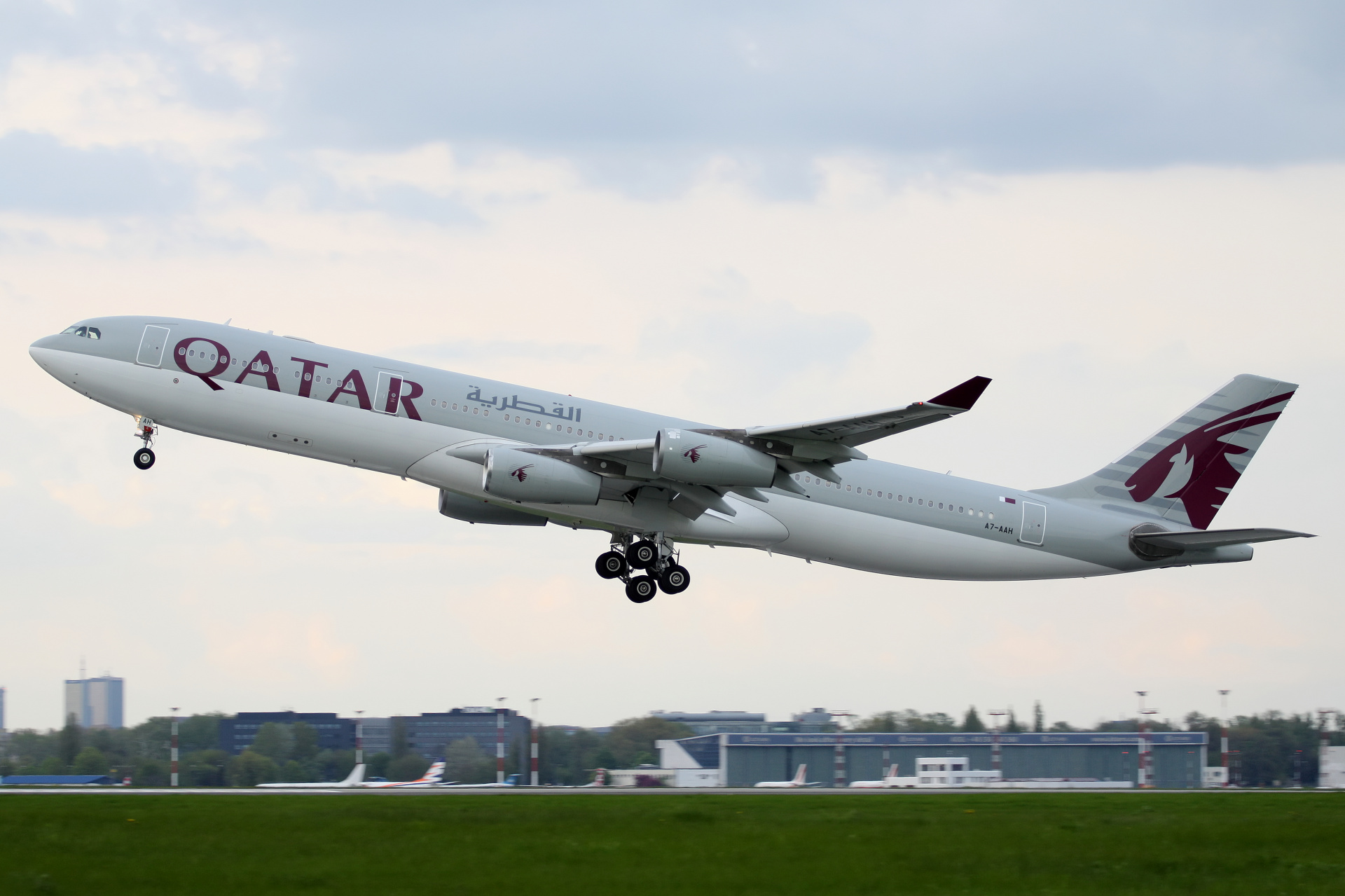 A7-AAH, Qatar Amiri Flight (Samoloty » Spotting na EPWA » Airbus A340-300)