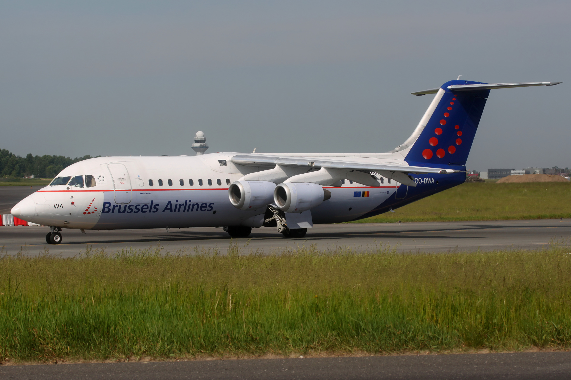 OO-DWA (Aircraft » EPWA Spotting » BAe 146 and revisions » Avro RJ100 » Brussels Airlines)