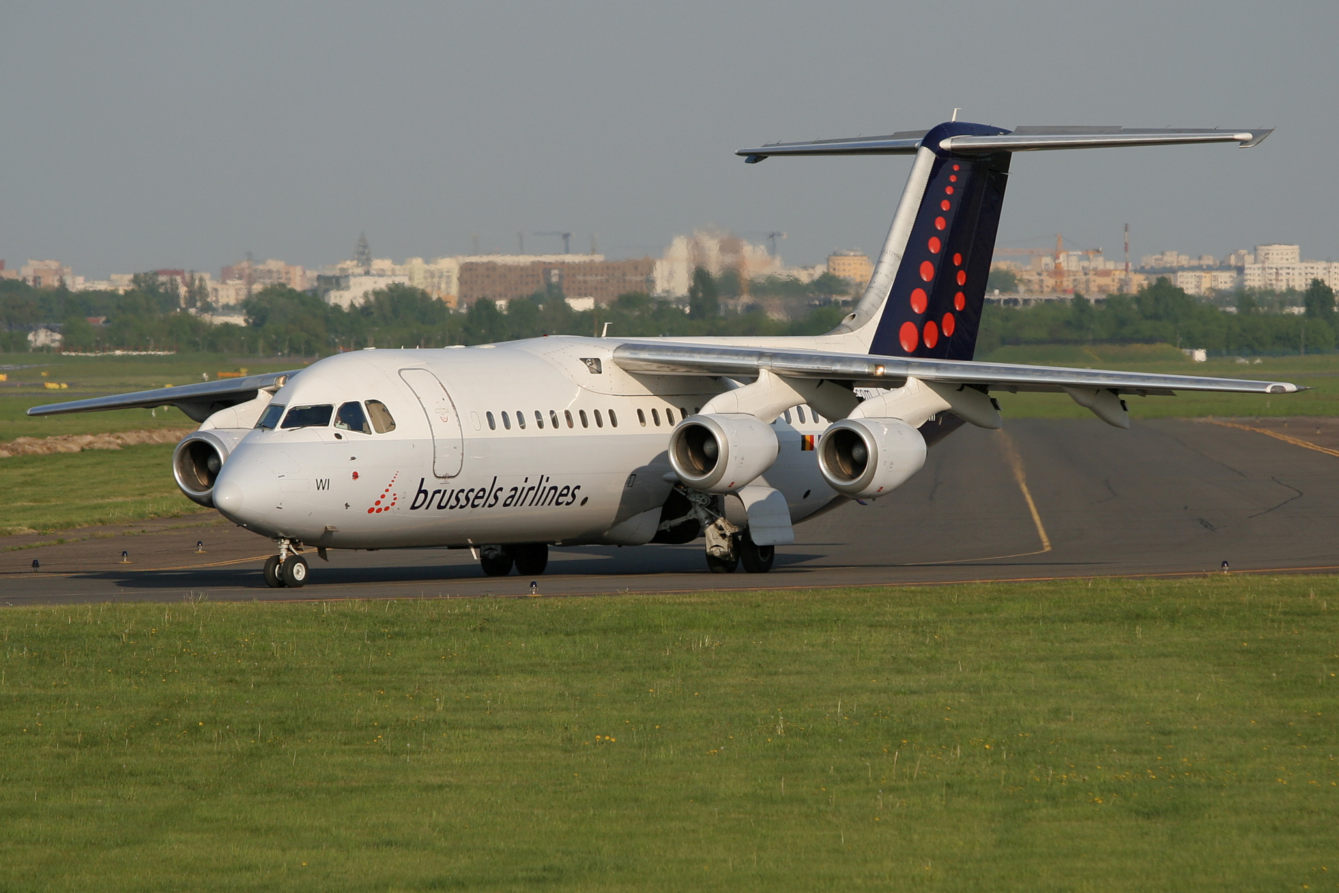 OO-DWI (Aircraft » EPWA Spotting » BAe 146 and revisions » Avro RJ100 » Brussels Airlines)