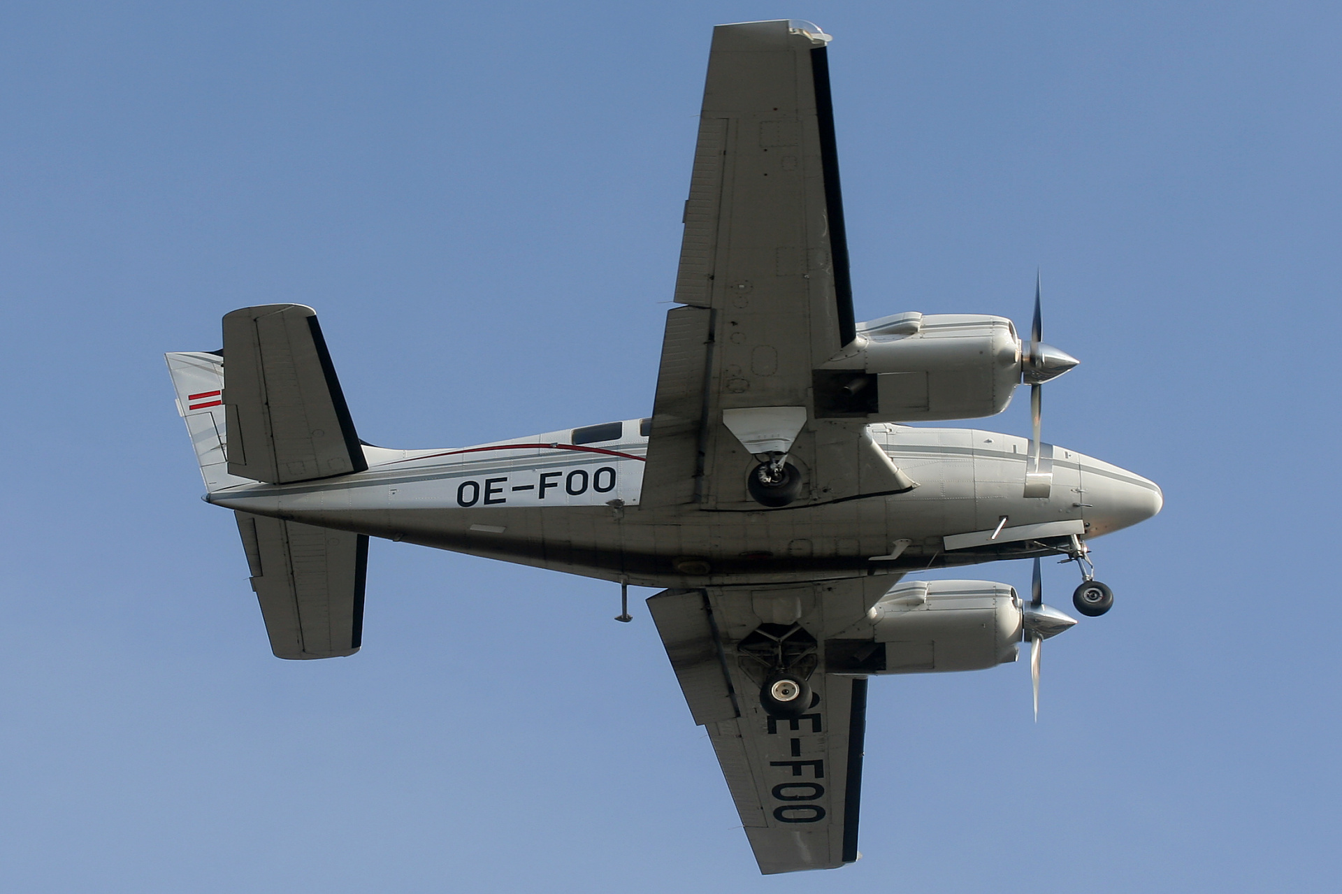 OE-FOO, Daedalos Flugbetriebs (Samoloty » Spotting na EPWA » Beechcraft 58P)