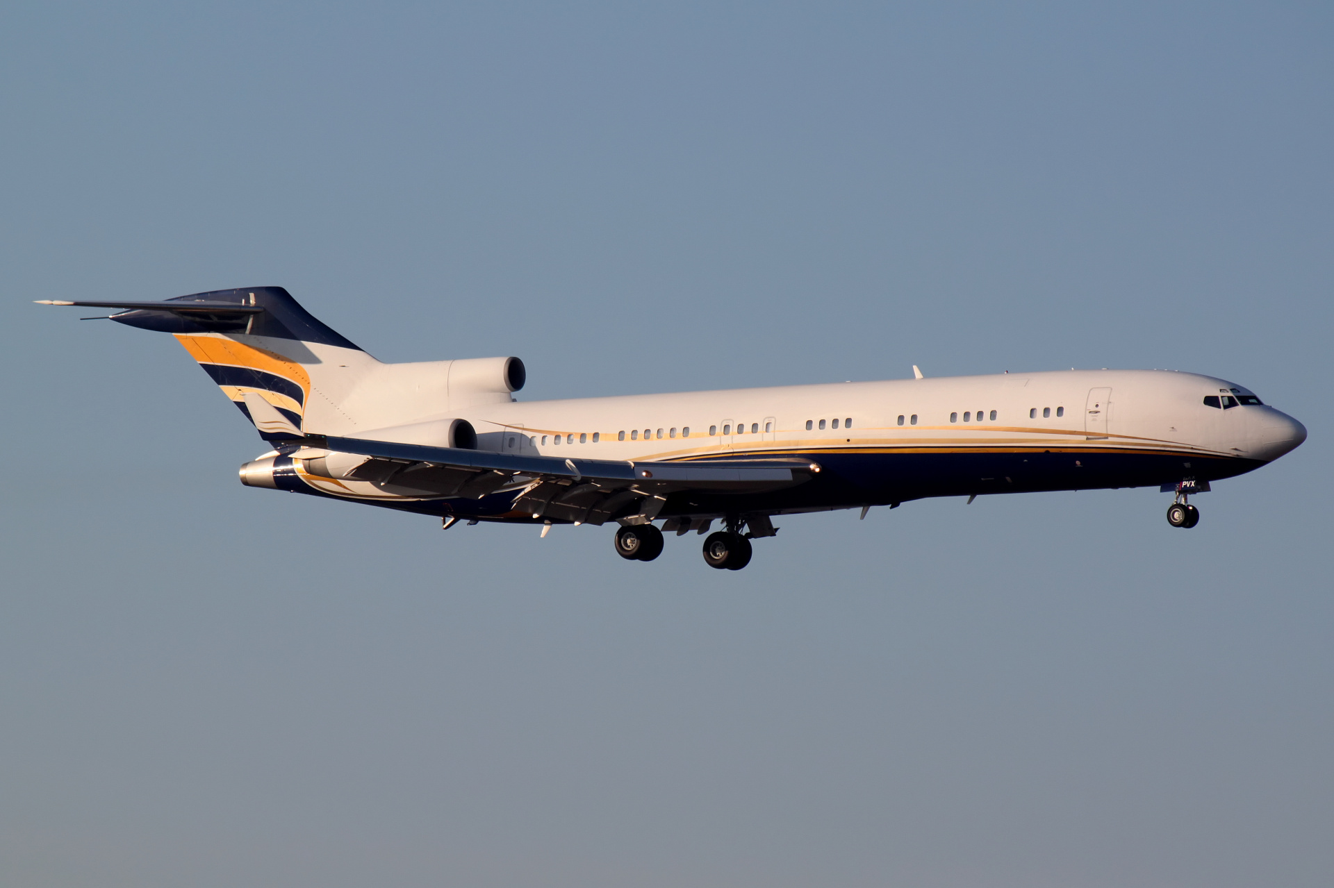 ZS-PVX, PL Logistics (Samoloty » Spotting na EPWA » Boeing 727-200)