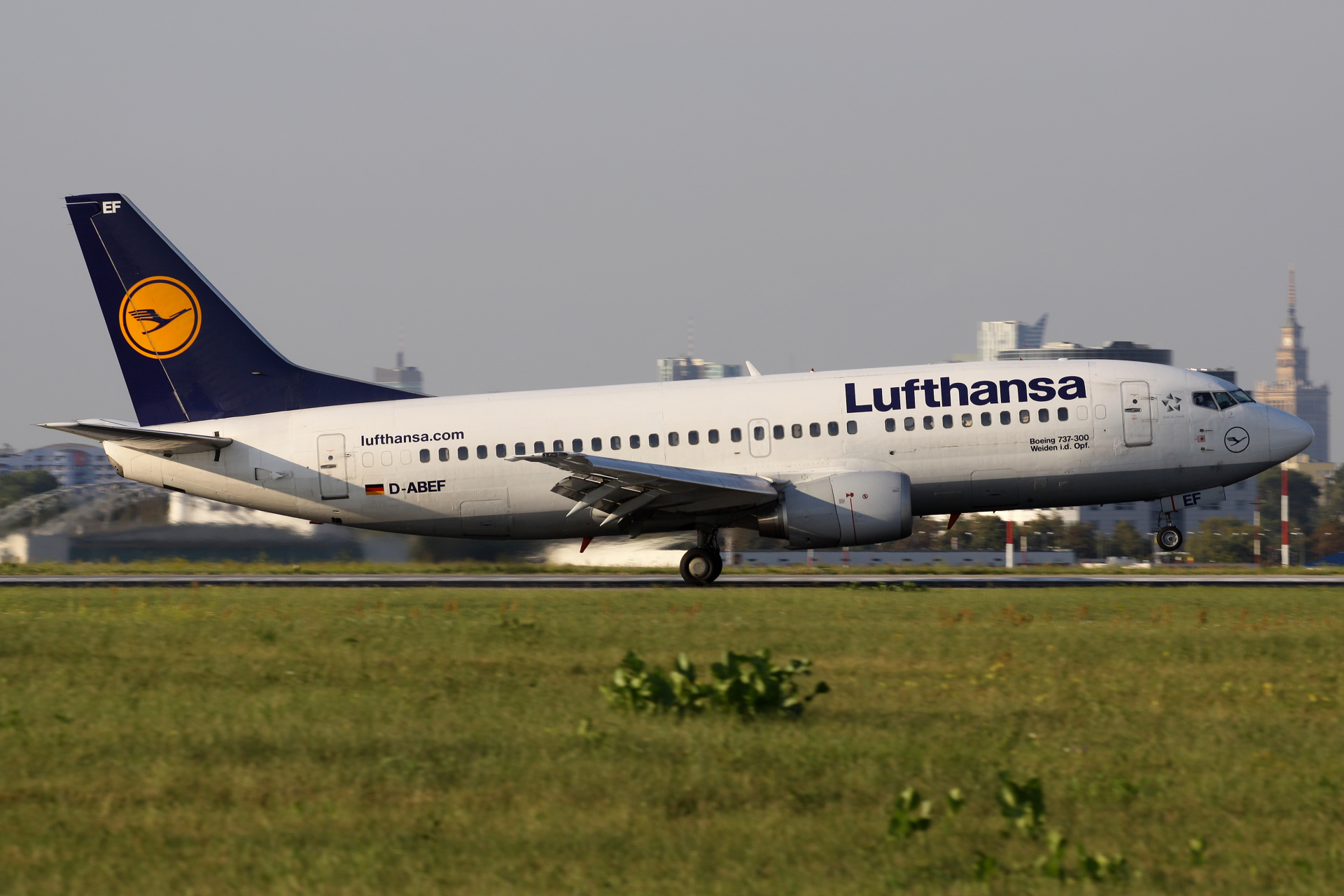 D-ABEF (Aircraft » EPWA Spotting » Boeing 737-300 » Lufthansa)